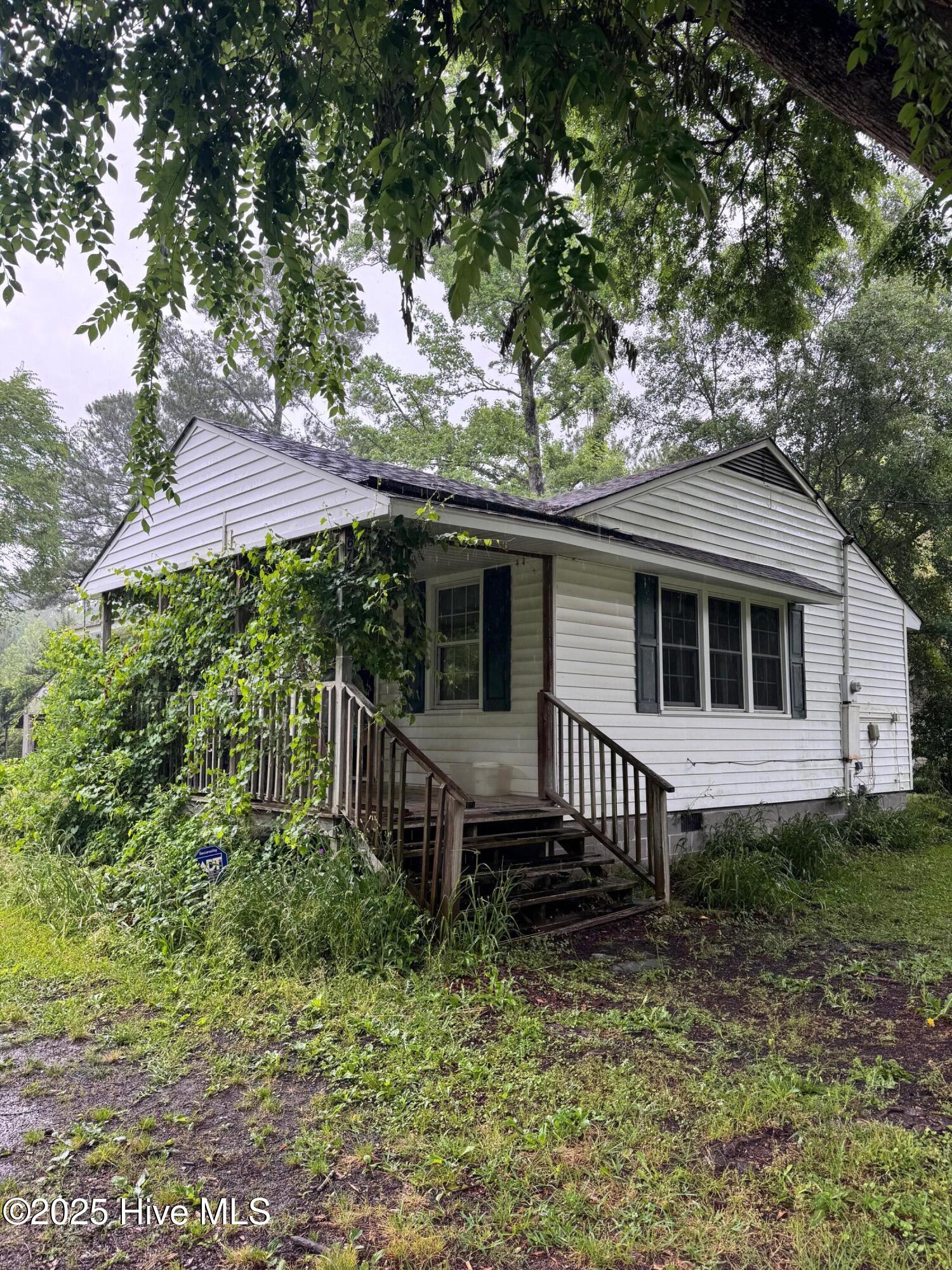 6748 Pitt Street Property Photo