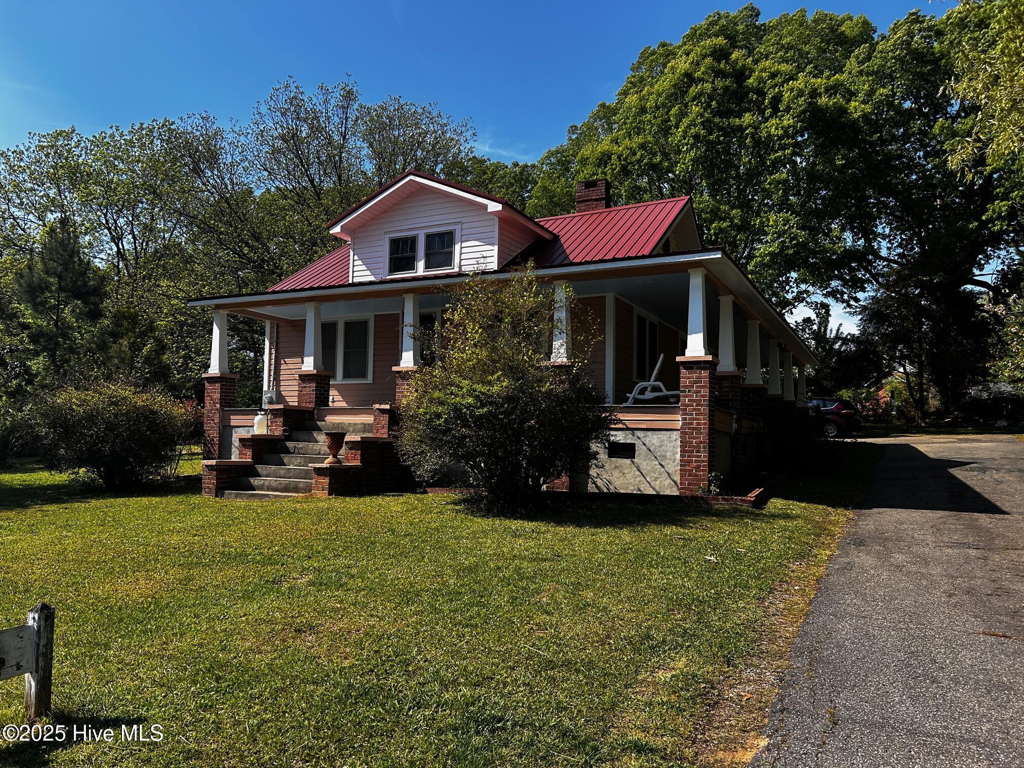 240 E Virginia Street Property Photo
