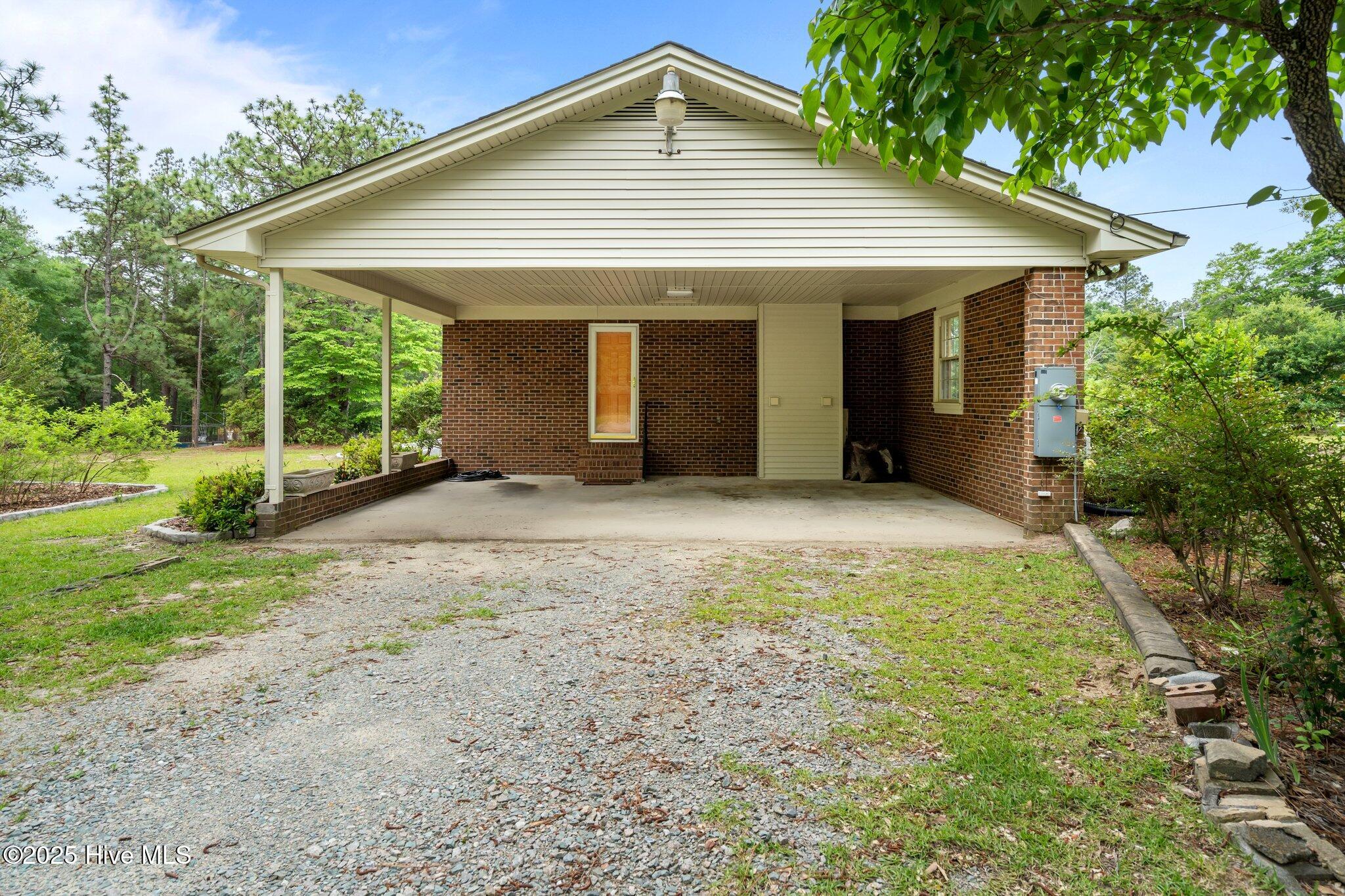 1504 Eastview Drive Property Photo 2