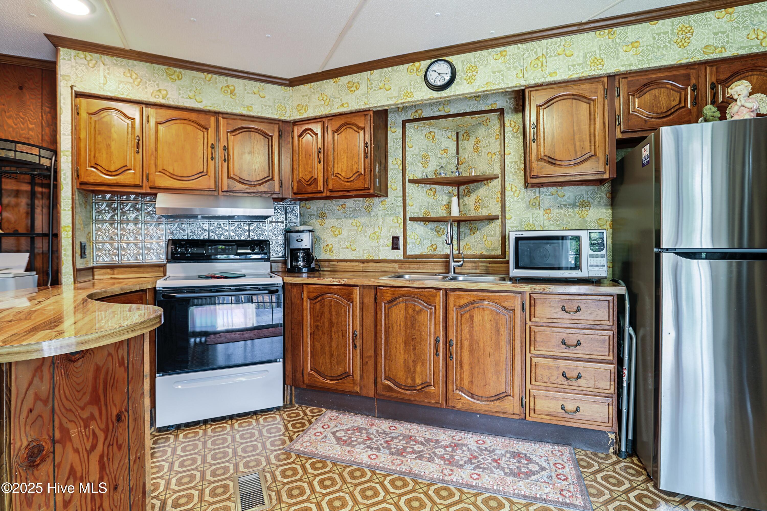 4676 Southgate Boulevard Property Photo 10