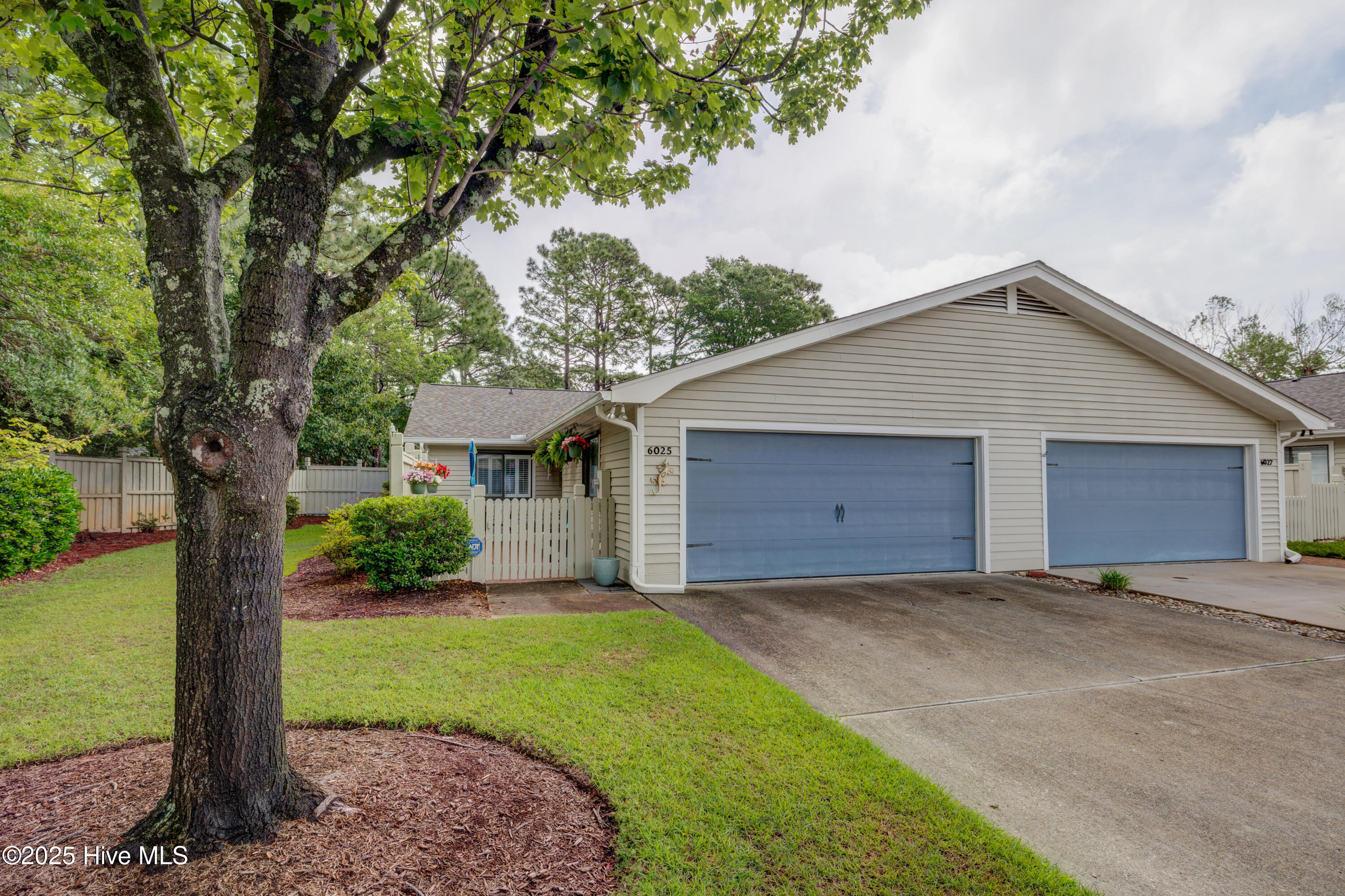 6025 Inland Greens Drive Property Photo
