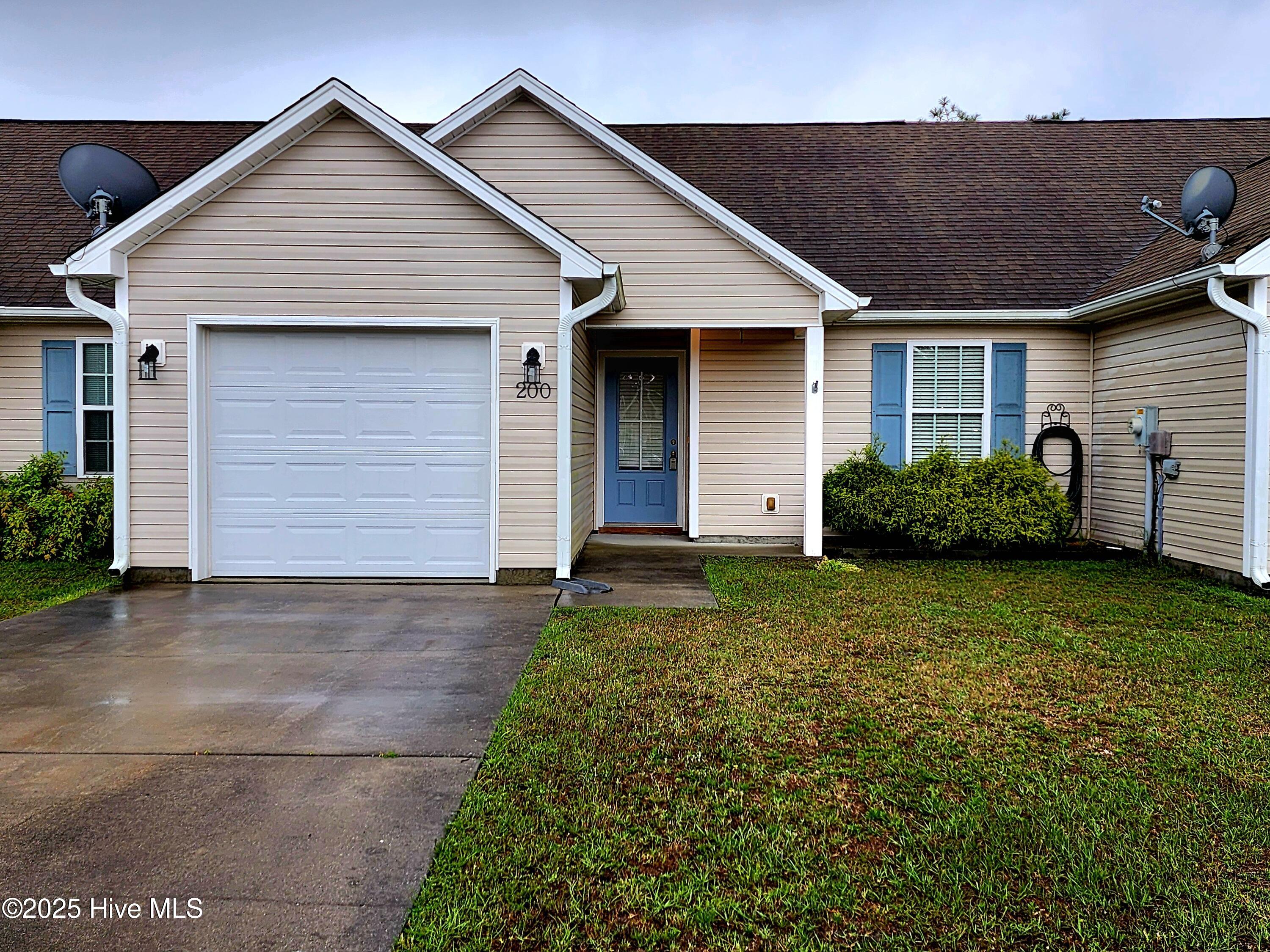 200 Pine Hollow Road Property Photo