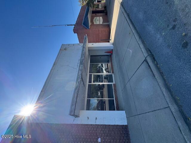 110 E Commercial Avenue Property Photo 1