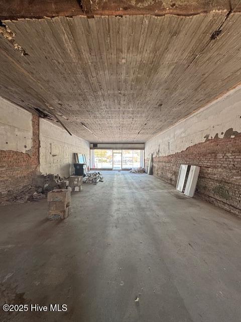 110 E Commercial Avenue Property Photo 2