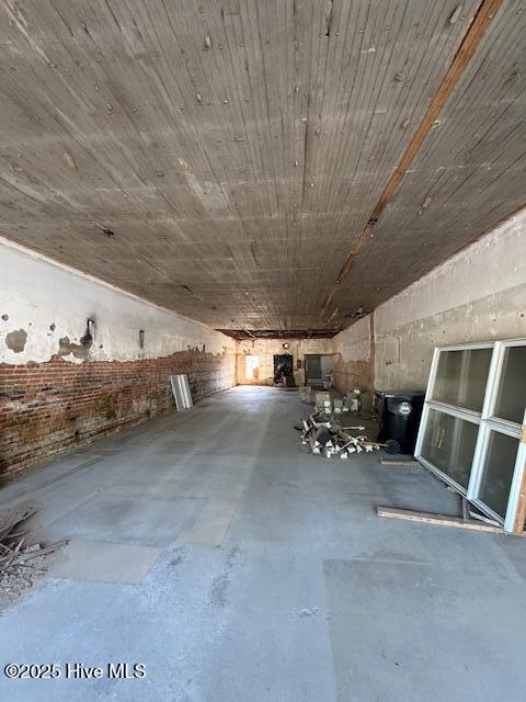 110 E Commercial Avenue Property Photo 3