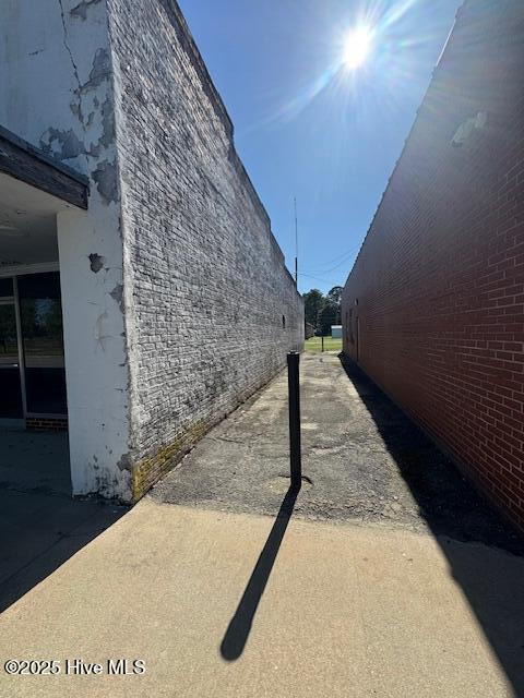 110 E Commercial Avenue Property Photo 4