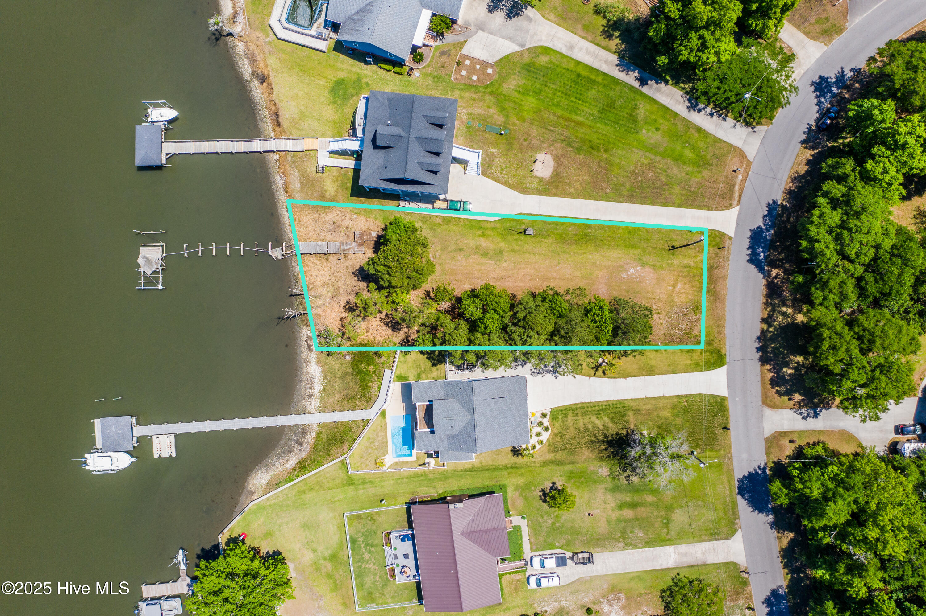 527 Chadwick Shores Drive Property Photo