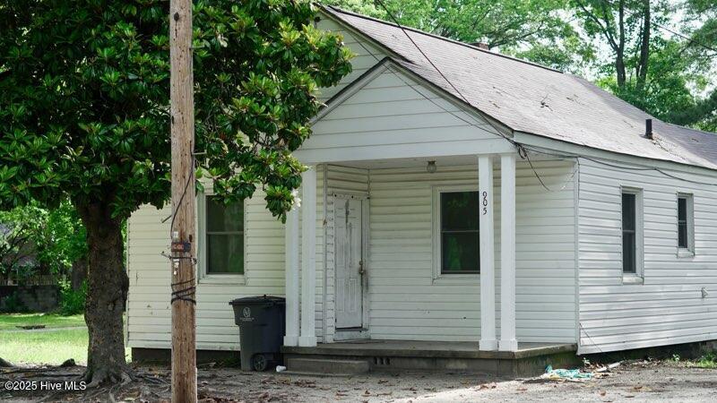 905 Pender Street Property Photo 2