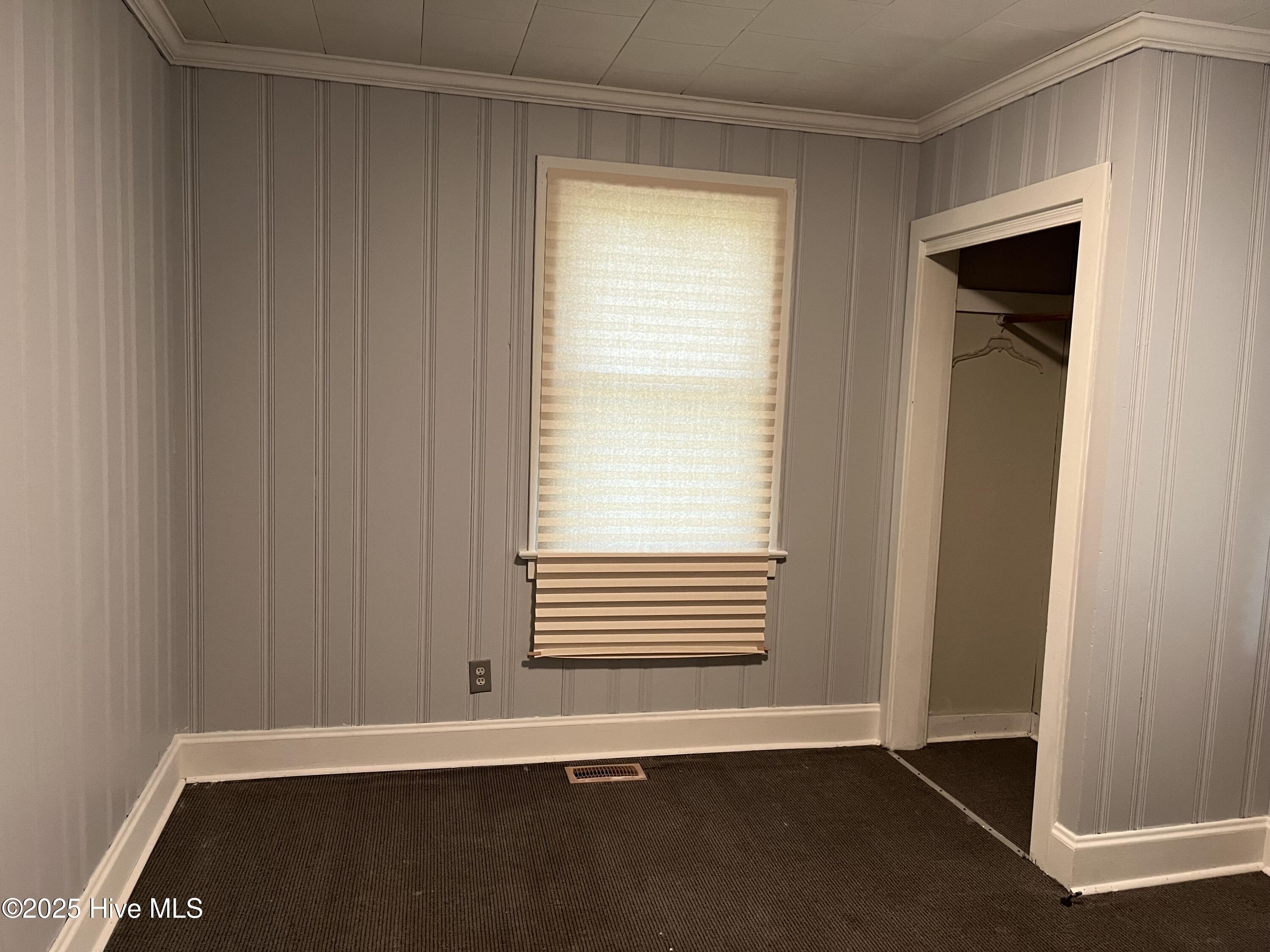 905 Pender Street Property Photo 5