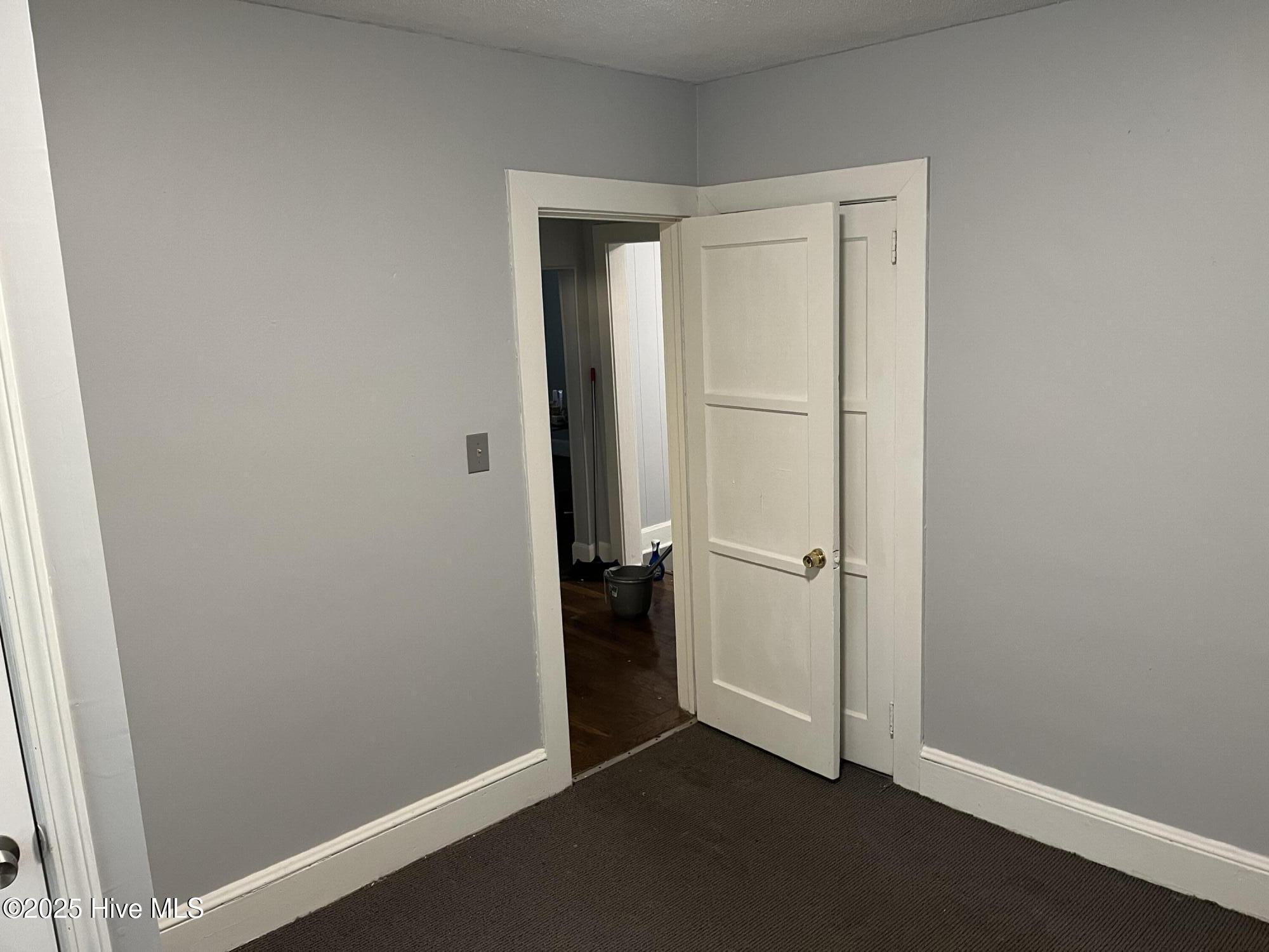 905 Pender Street Property Photo 6