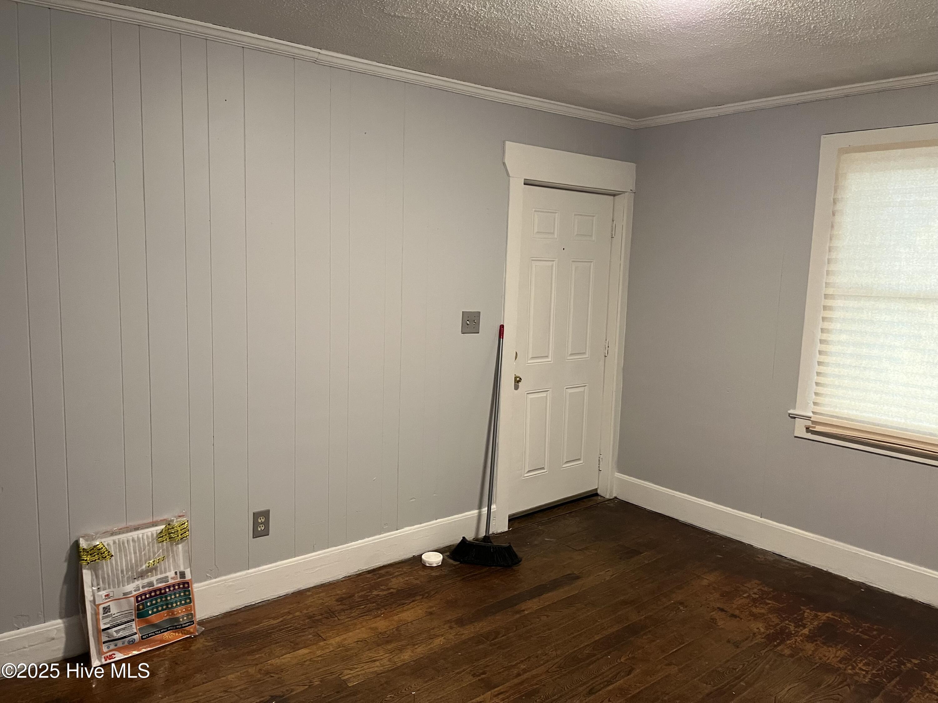 905 Pender Street Property Photo 7