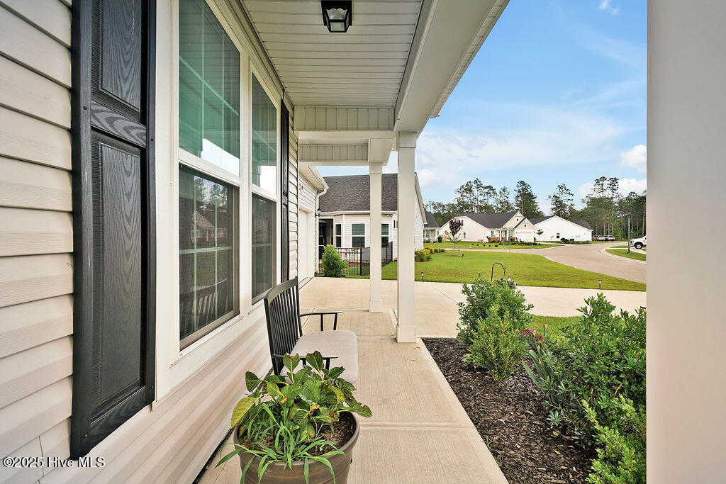 1592 E New Carraway Place Property Photo 3