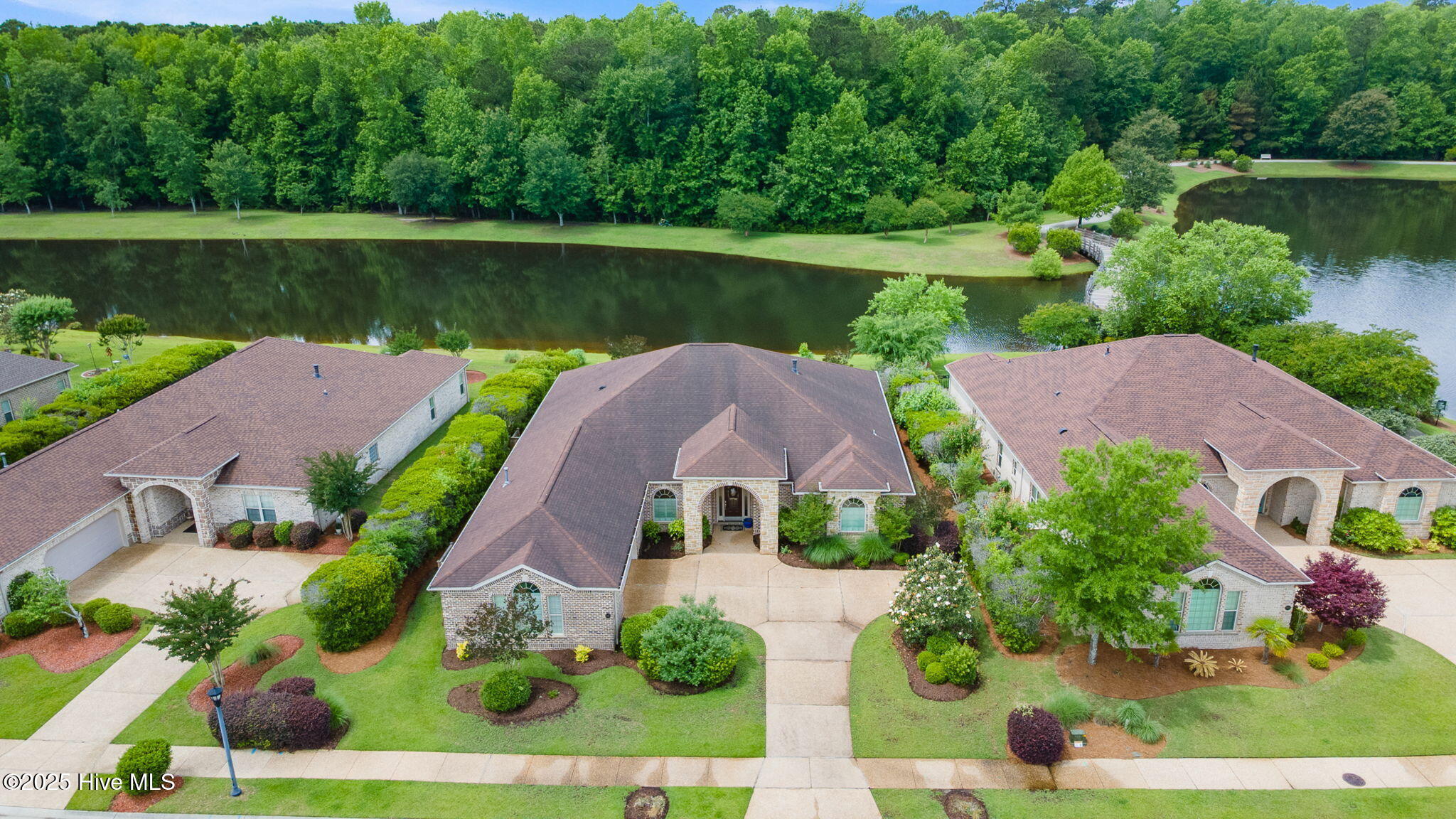 1092 Leesburg Drive Property Photo