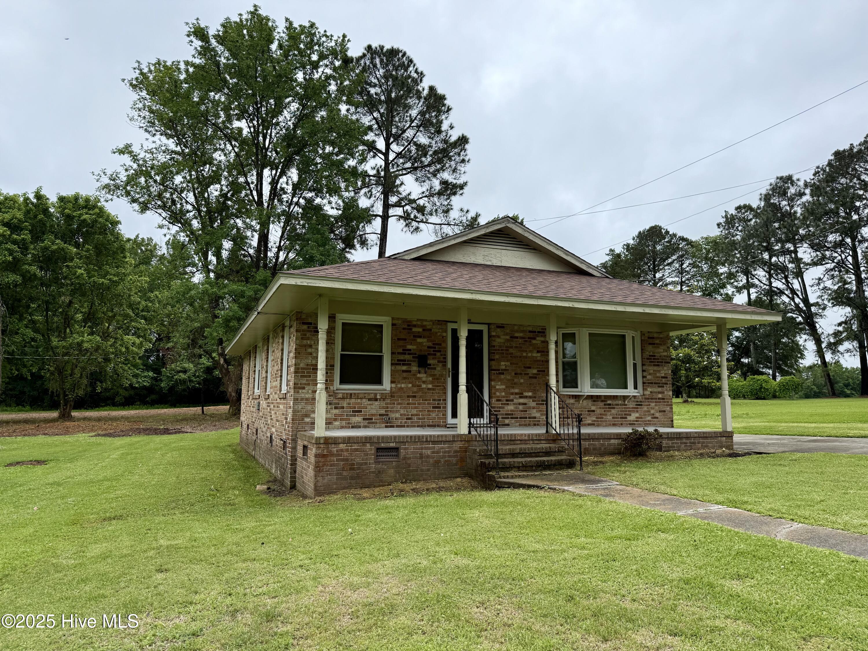 208 W Gray Street Property Photo