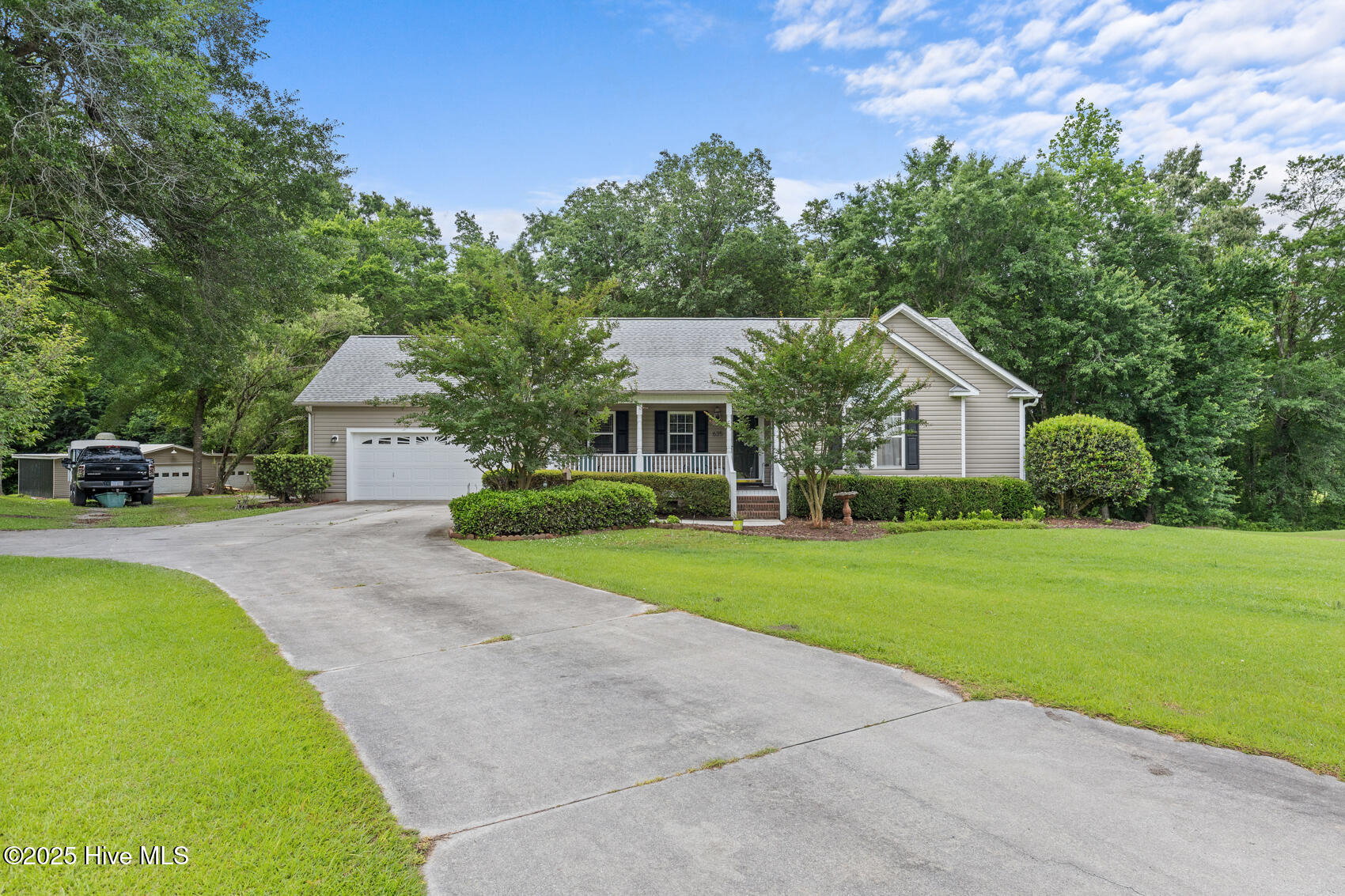 635 Hawks Nest Road Property Photo