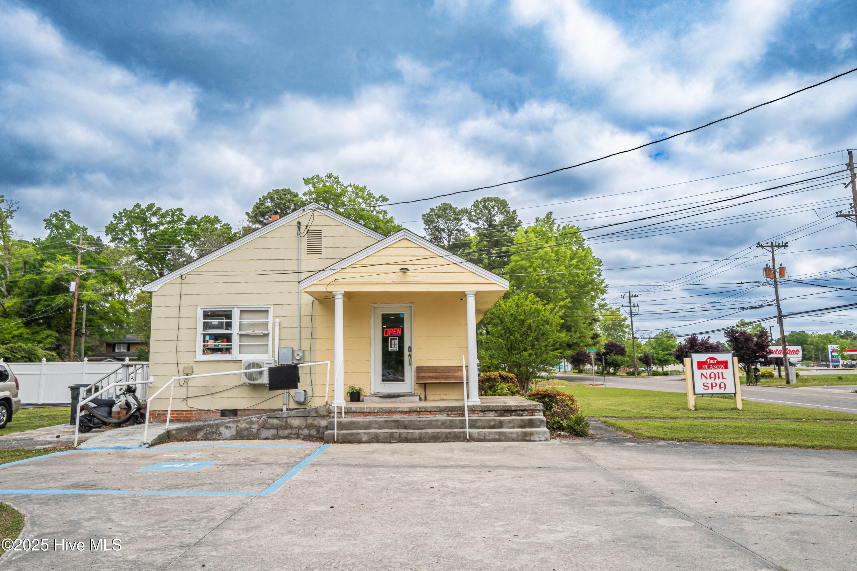 1217 Atkinson Street Property Photo 2