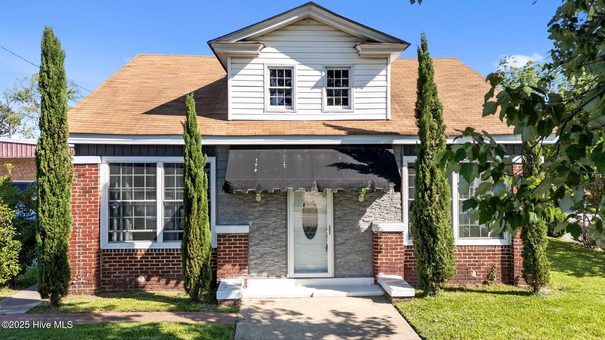 511 Herring Avenue Property Photo