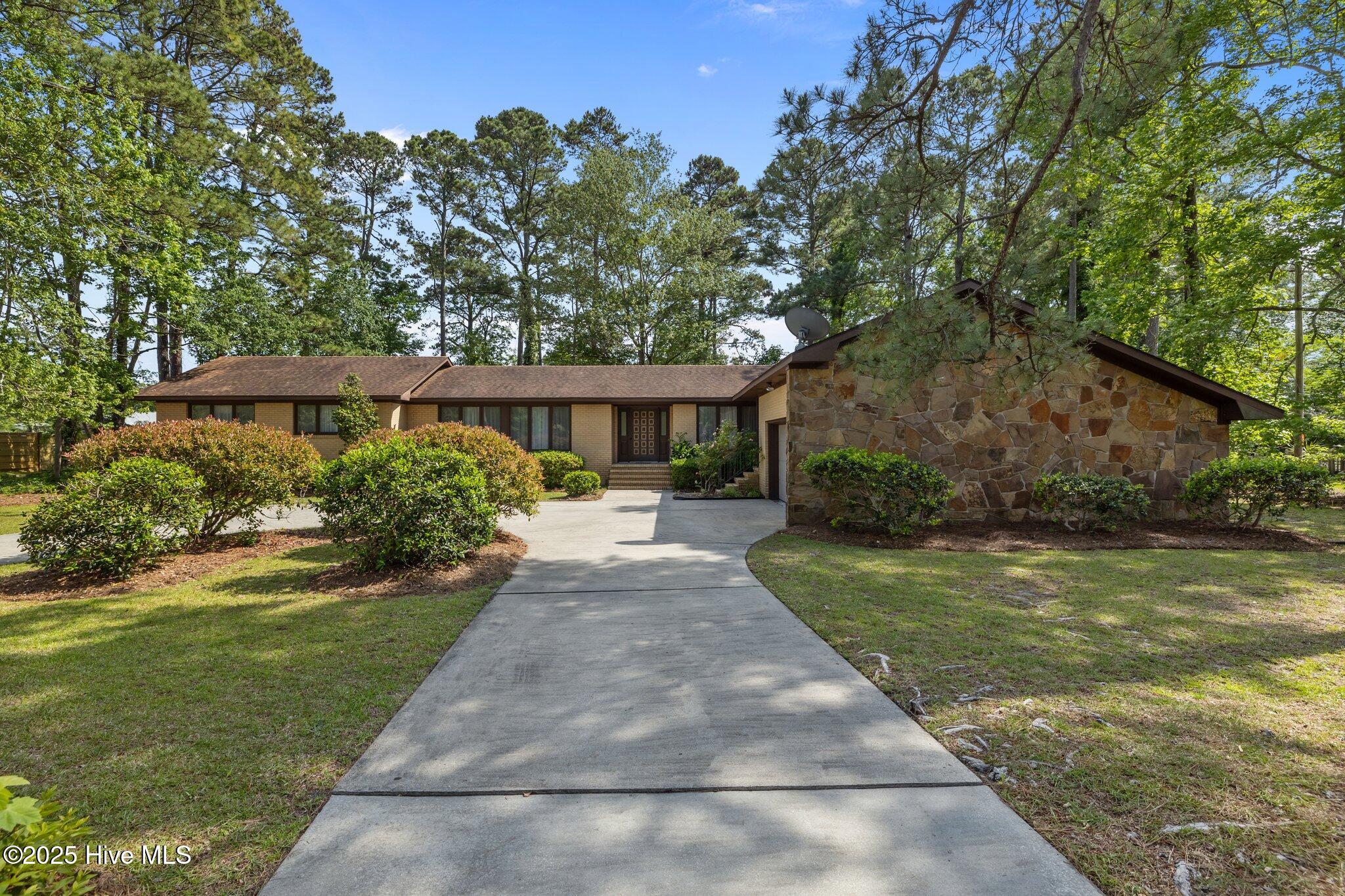 3703 Oxford Court Property Photo