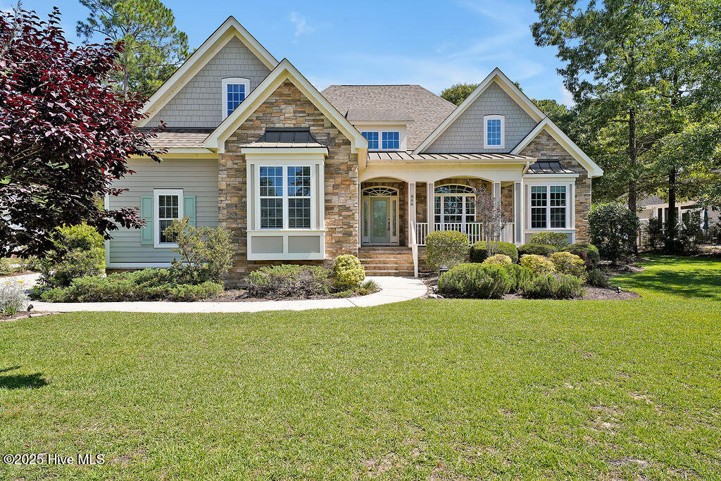 886 Hollybriar Drive Property Photo 1