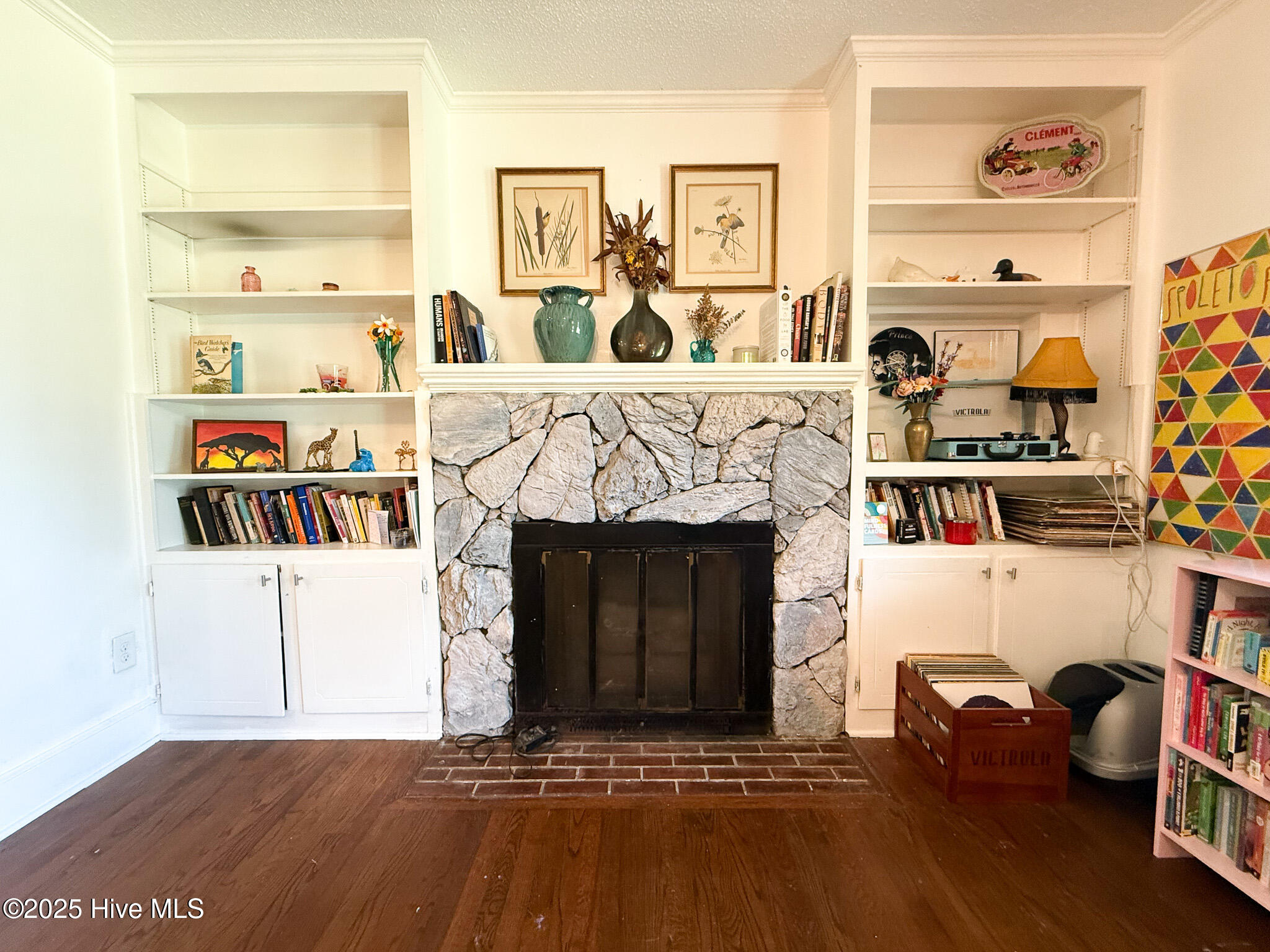 1605 E Holly Street Property Photo 5