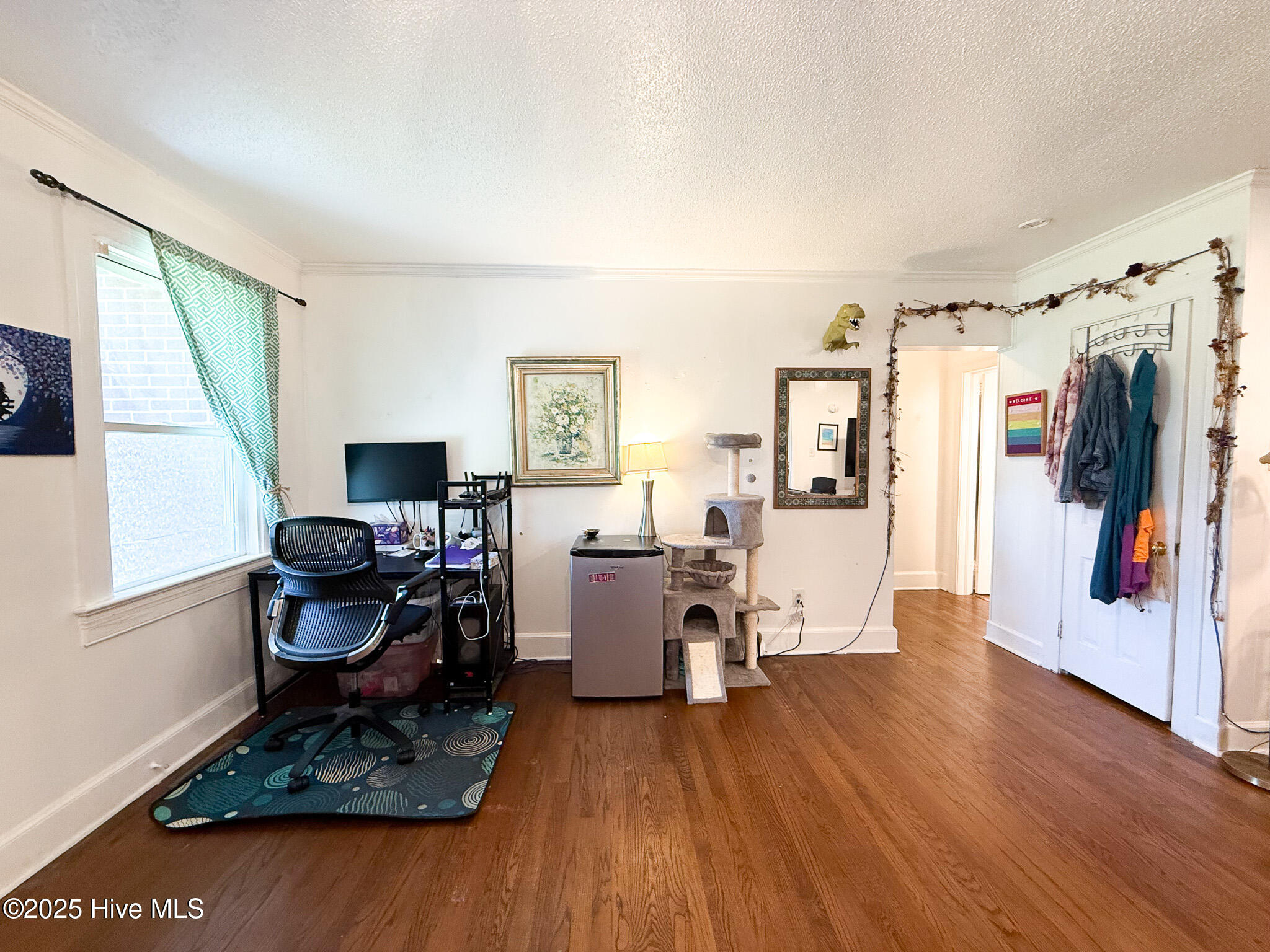 1605 E Holly Street Property Photo 6
