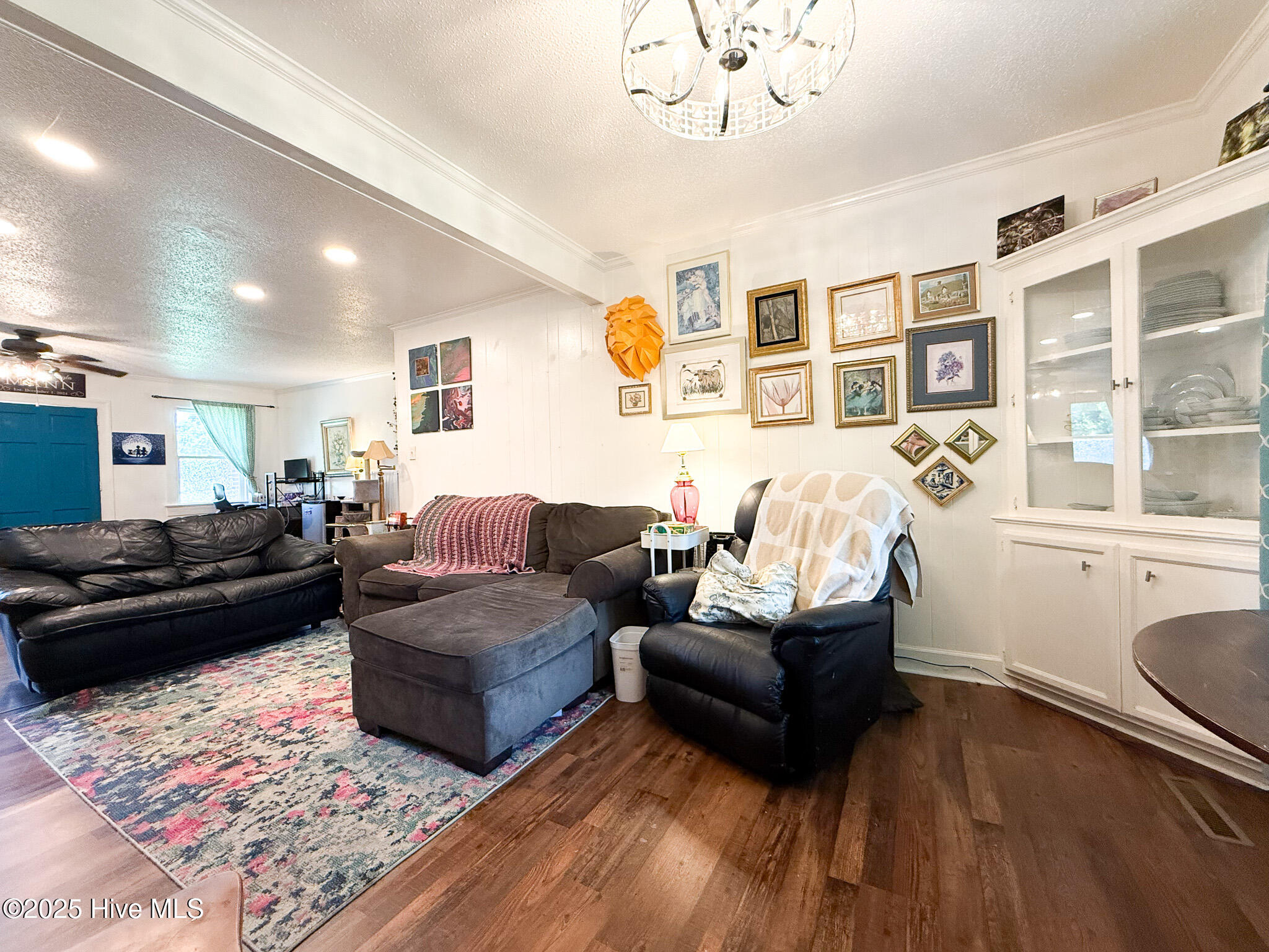 1605 E Holly Street Property Photo 8