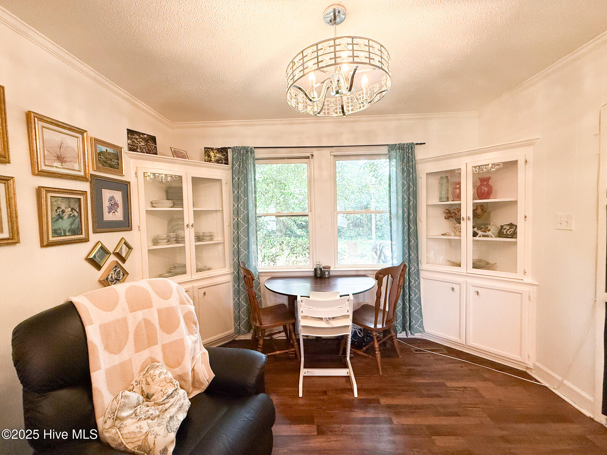 1605 E Holly Street Property Photo 13