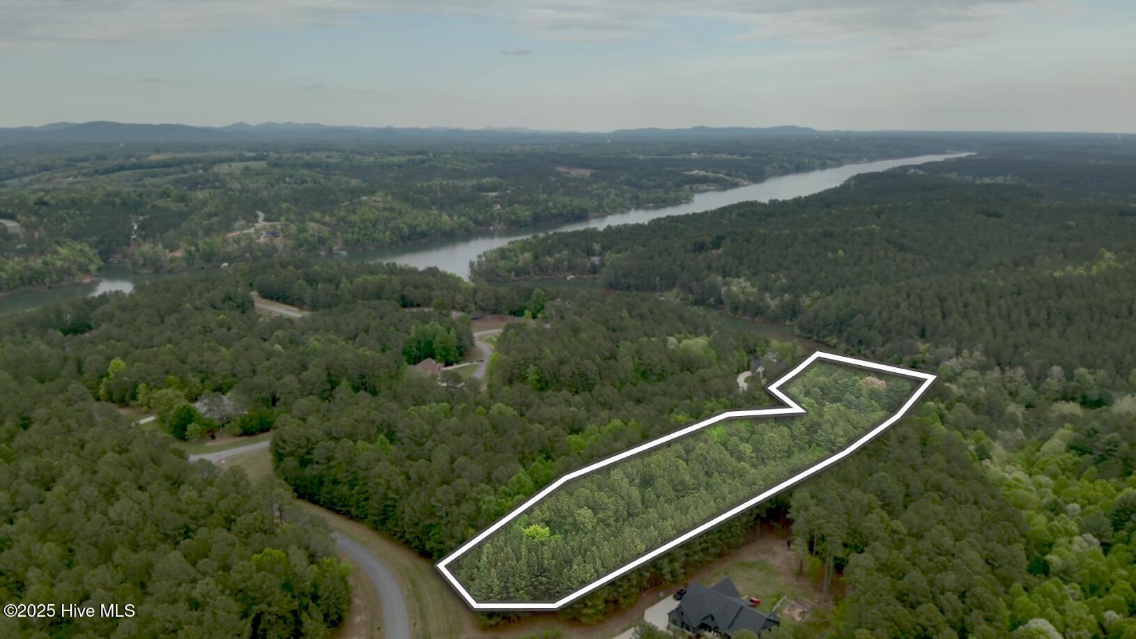 106 Twin Cove Drive Property Photo 2