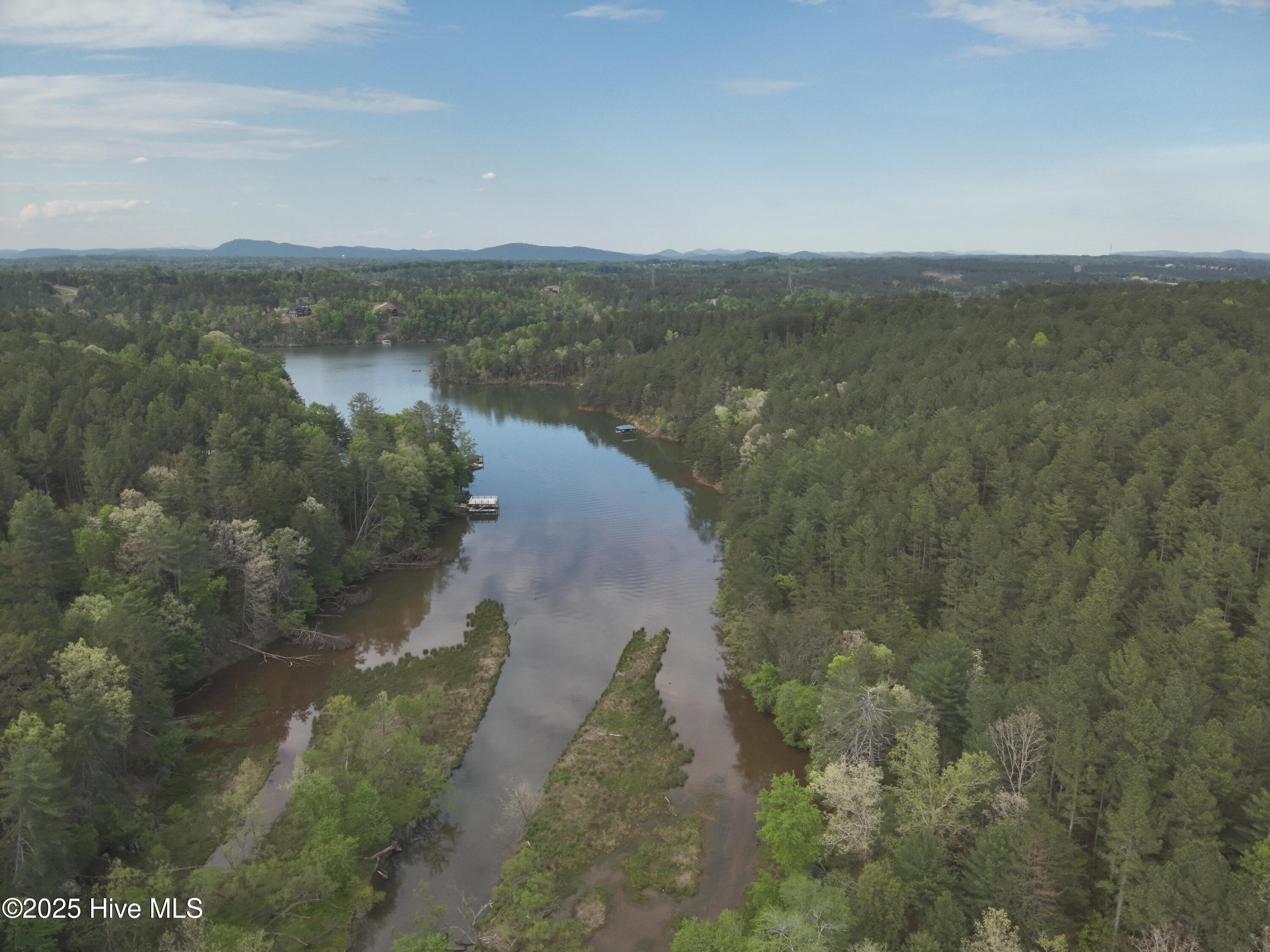 106 Twin Cove Drive Property Photo 5