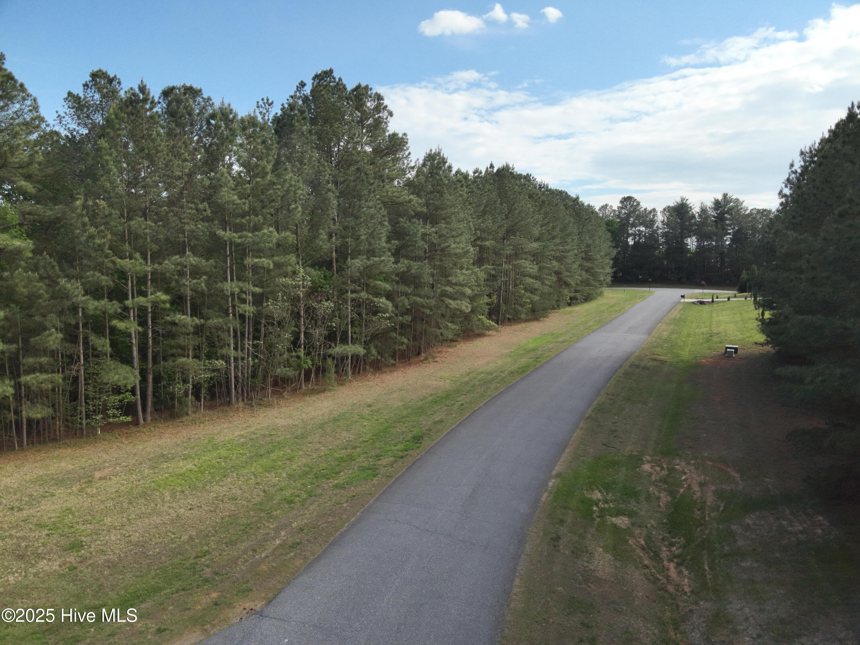 106 Twin Cove Drive Property Photo 6