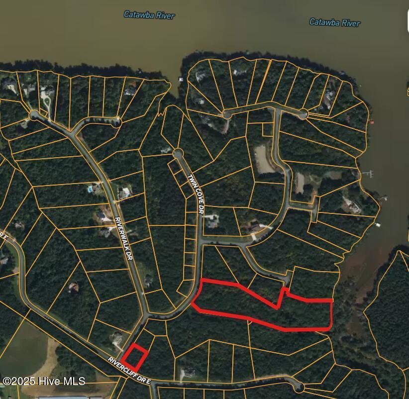 106 Twin Cove Drive Property Photo 9