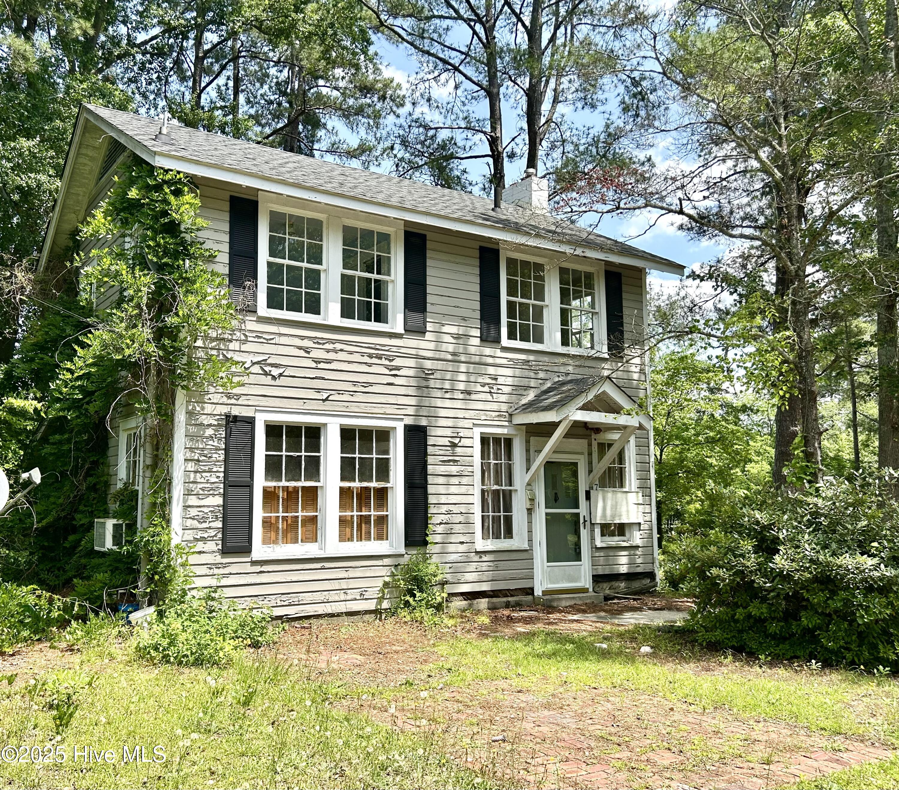 736 Richmond Street Property Photo 1