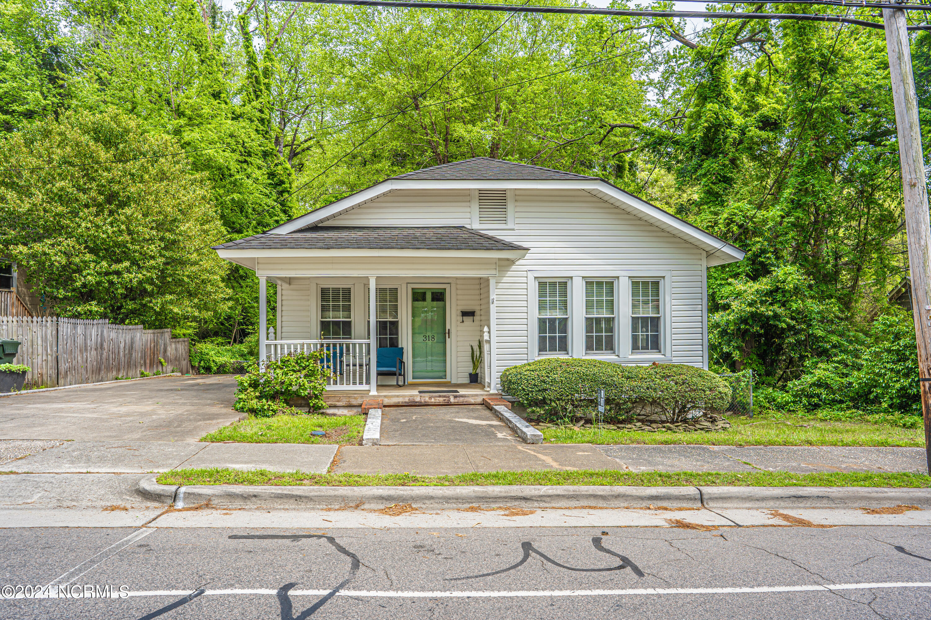 318 N Poplar Street Property Photo