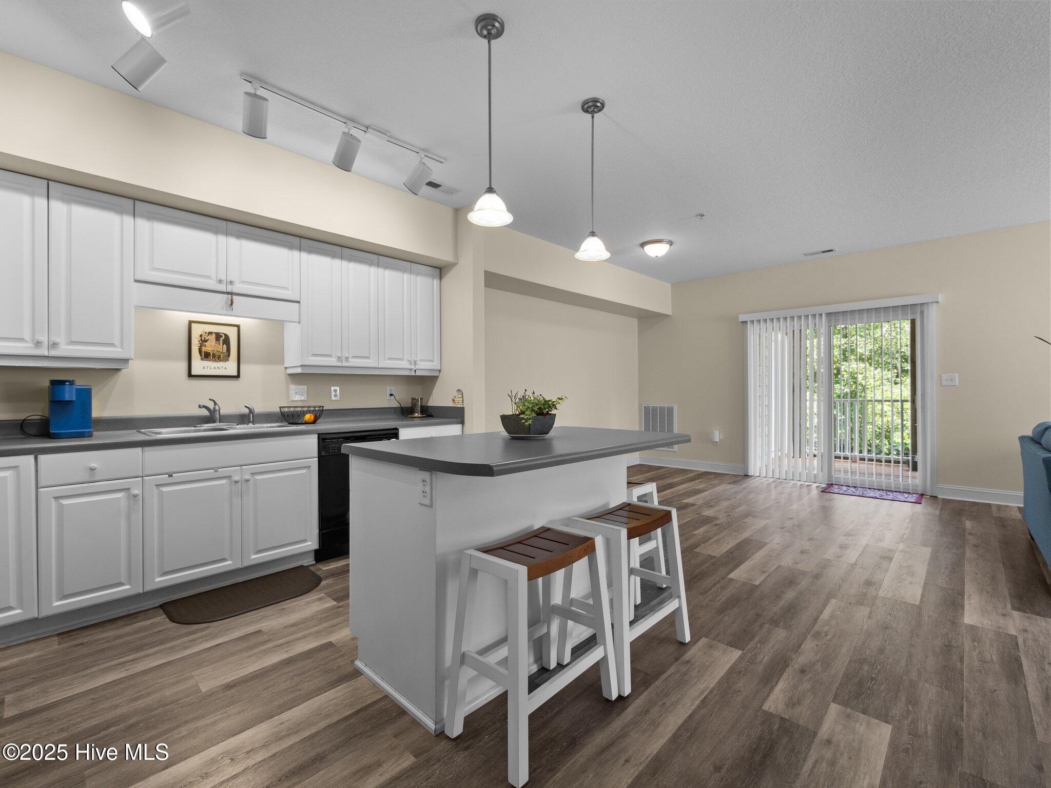 100 Lighthouse Lane B2 Property Photo 8