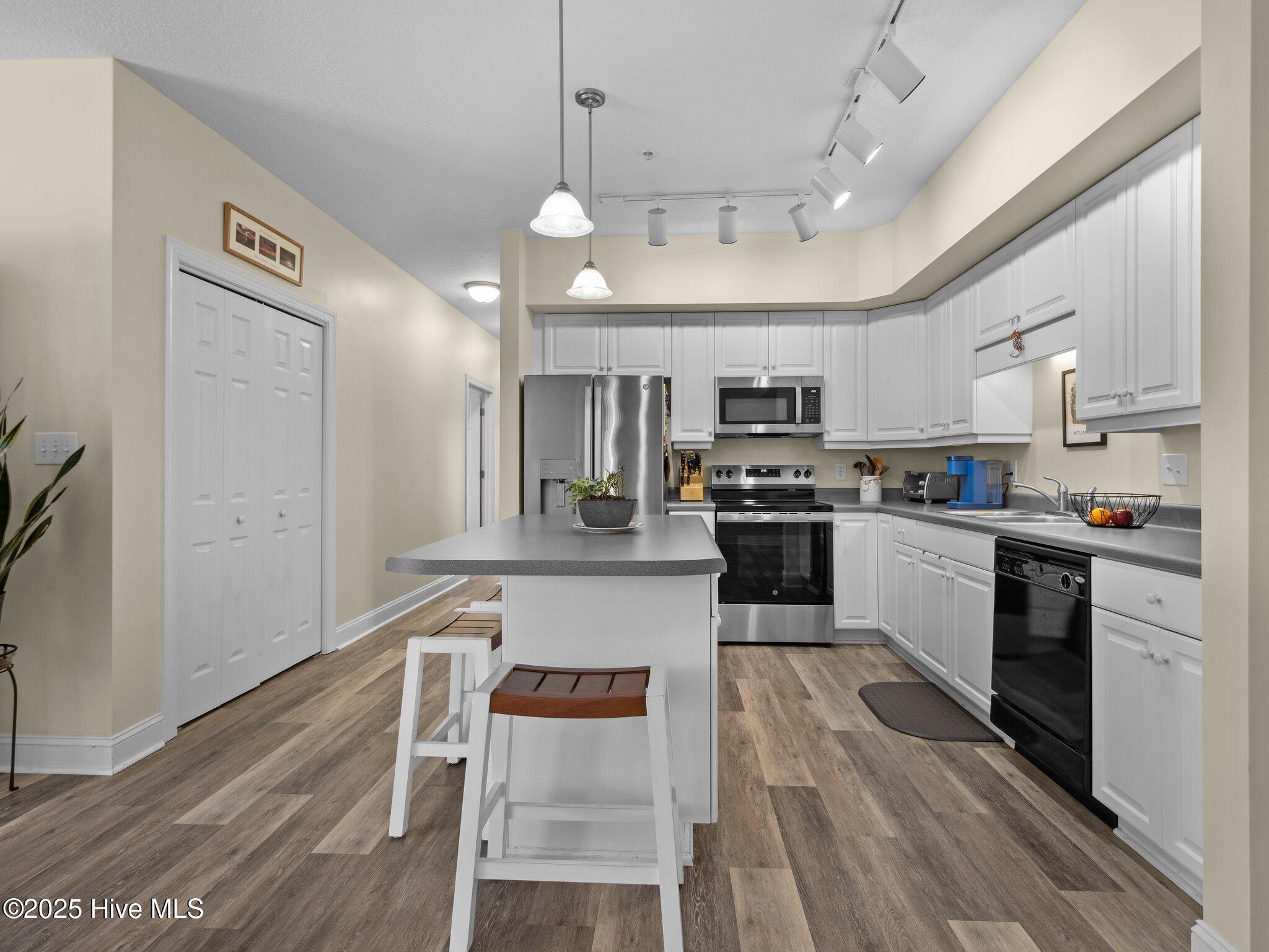 100 Lighthouse Lane B2 Property Photo 13
