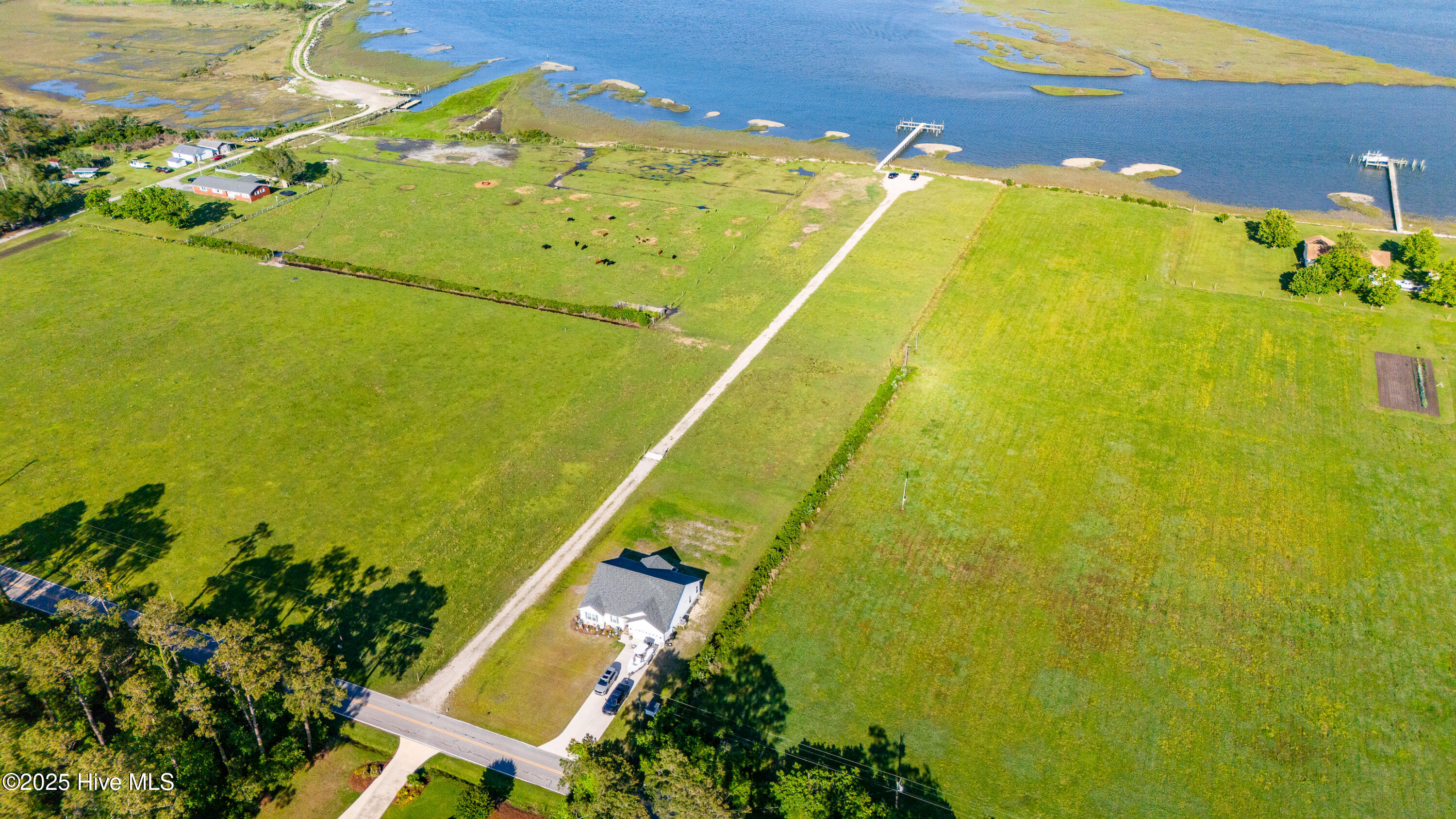 964 Country Club Road Property Photo 4