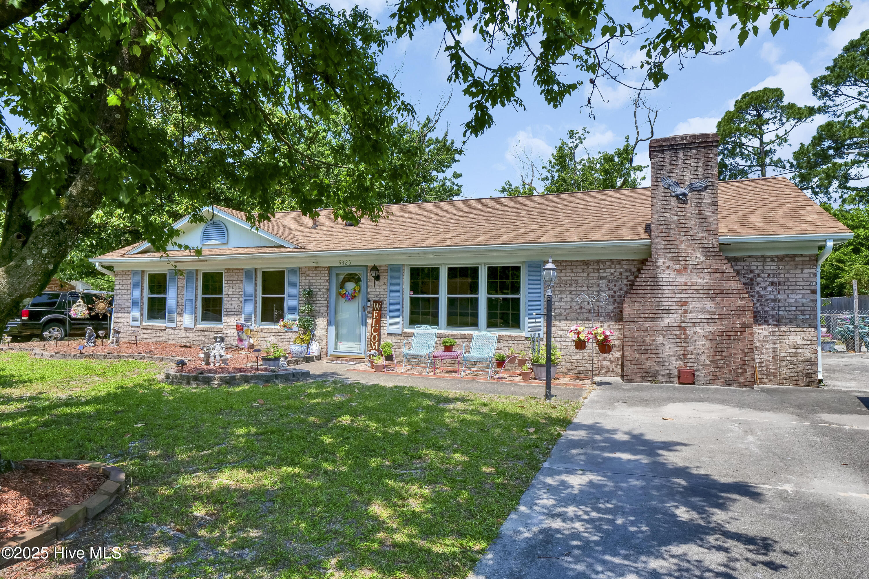 5325 Lord Tennyson Road Property Photo 1