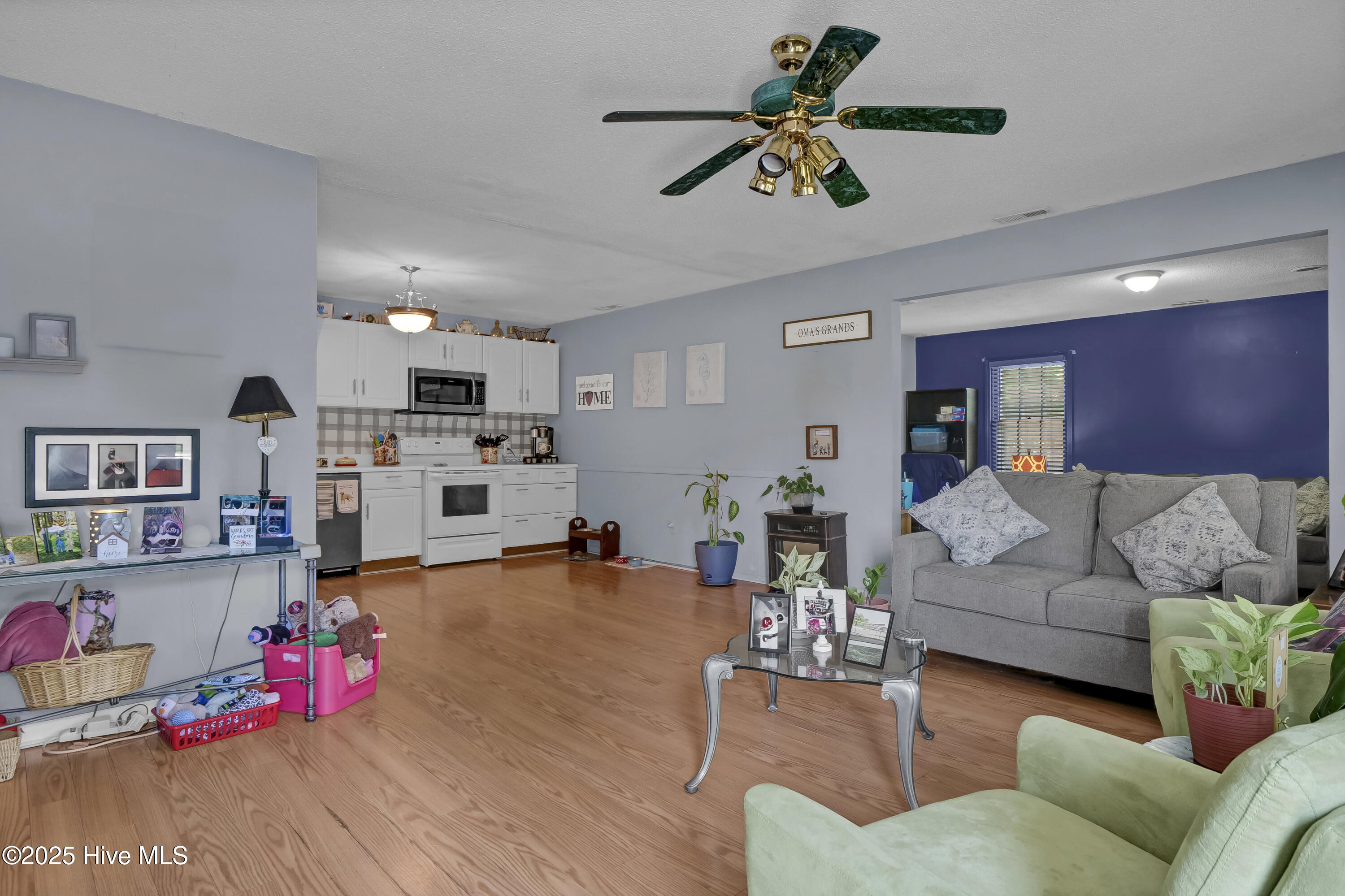 5325 Lord Tennyson Road Property Photo 6