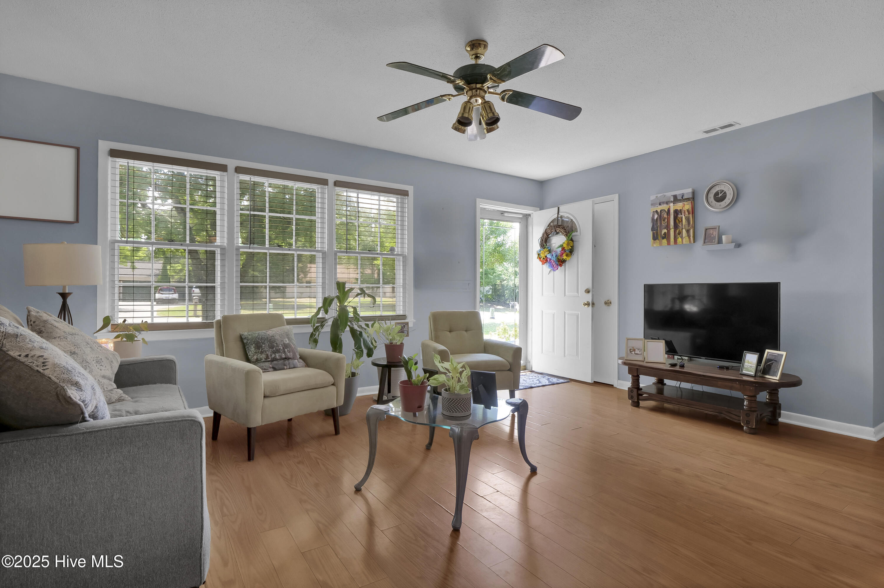 5325 Lord Tennyson Road Property Photo 7