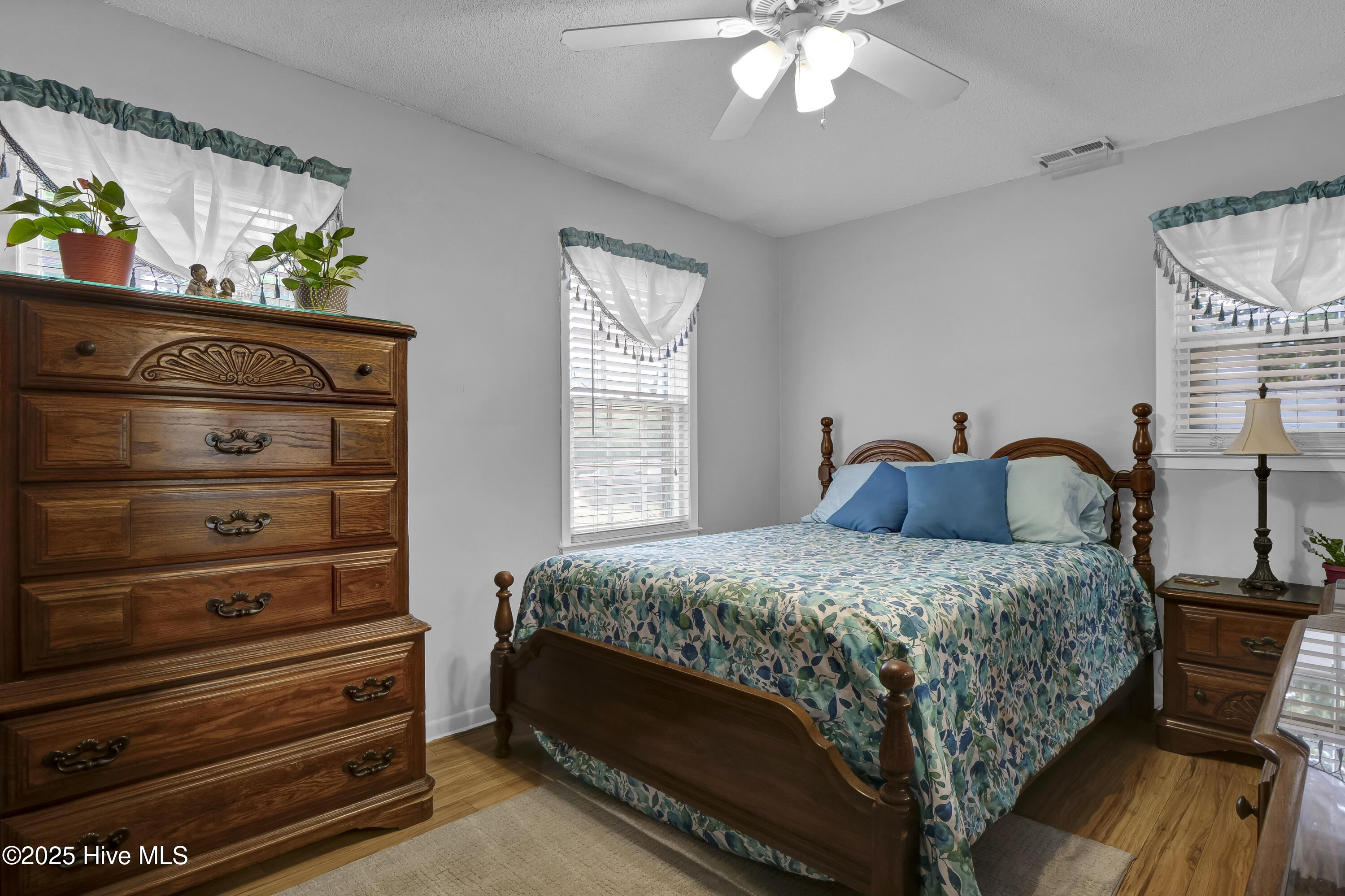 5325 Lord Tennyson Road Property Photo 18