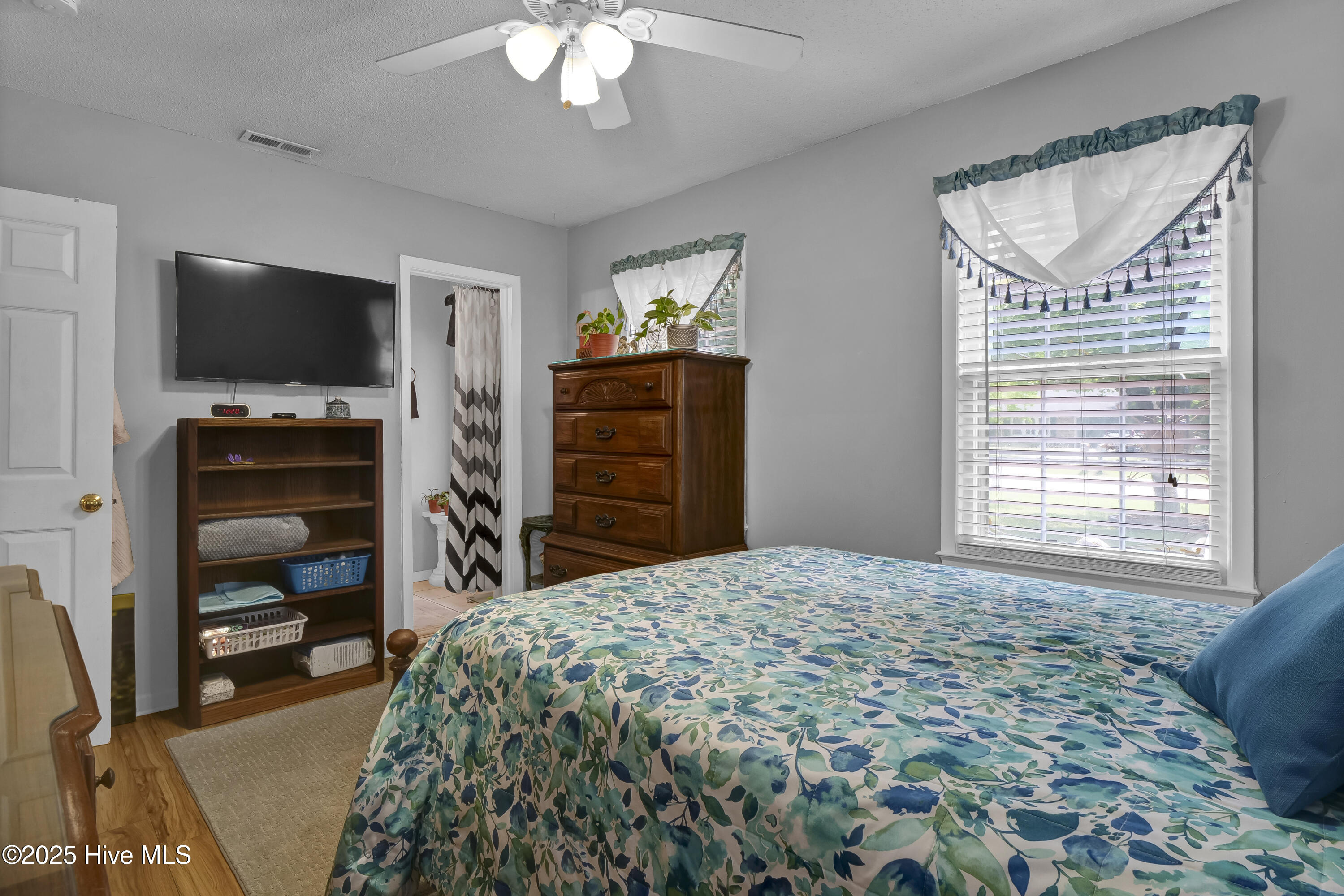5325 Lord Tennyson Road Property Photo 19