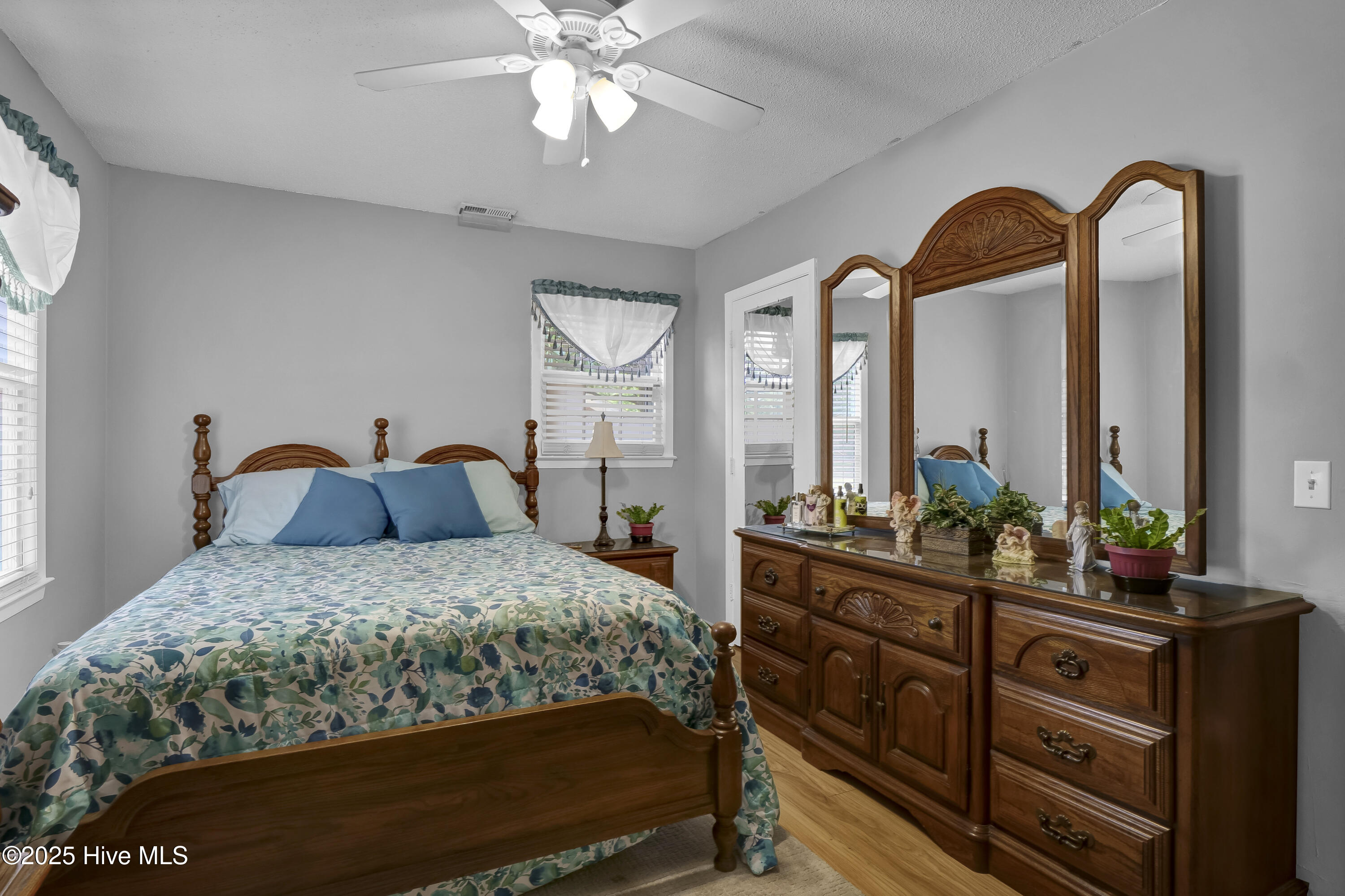 5325 Lord Tennyson Road Property Photo 20
