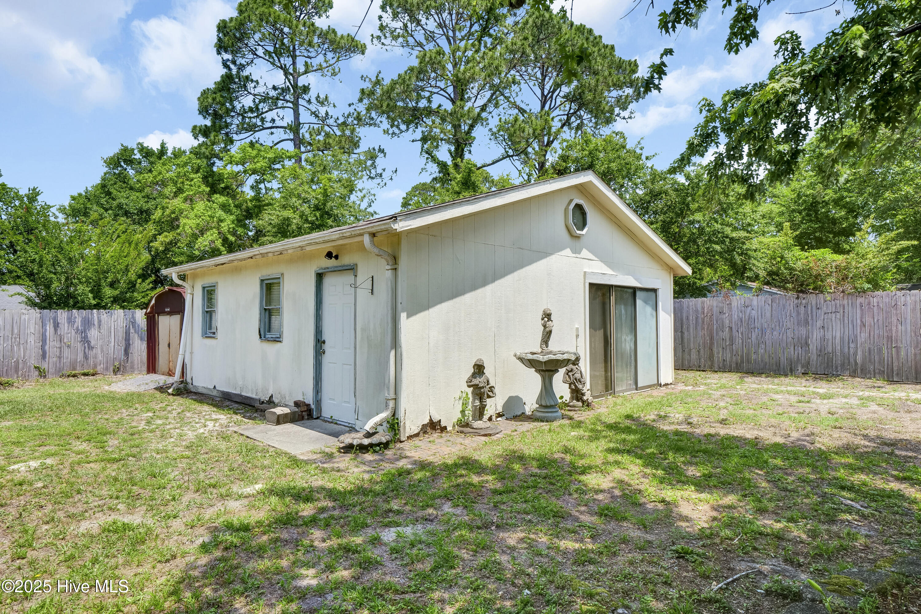 5325 Lord Tennyson Road Property Photo 23