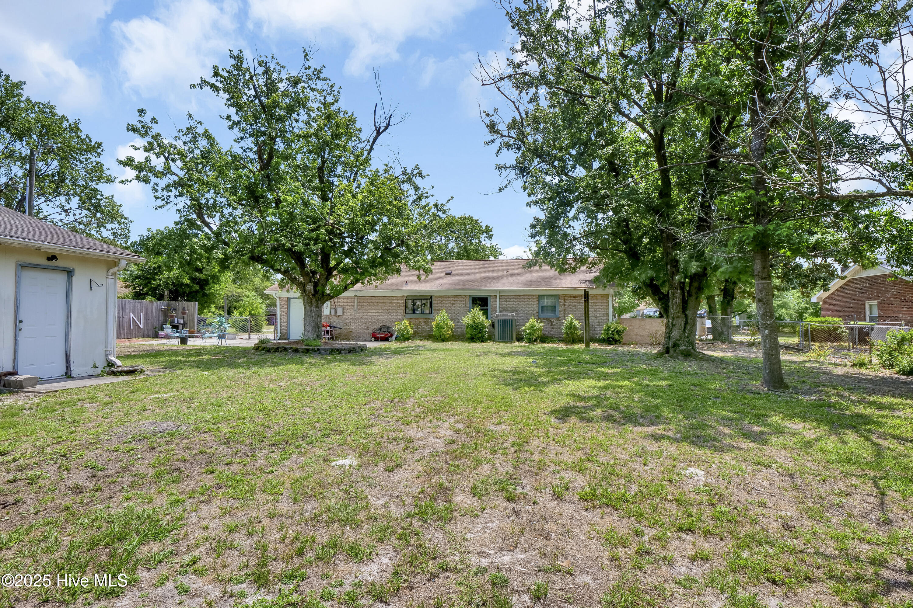 5325 Lord Tennyson Road Property Photo 24