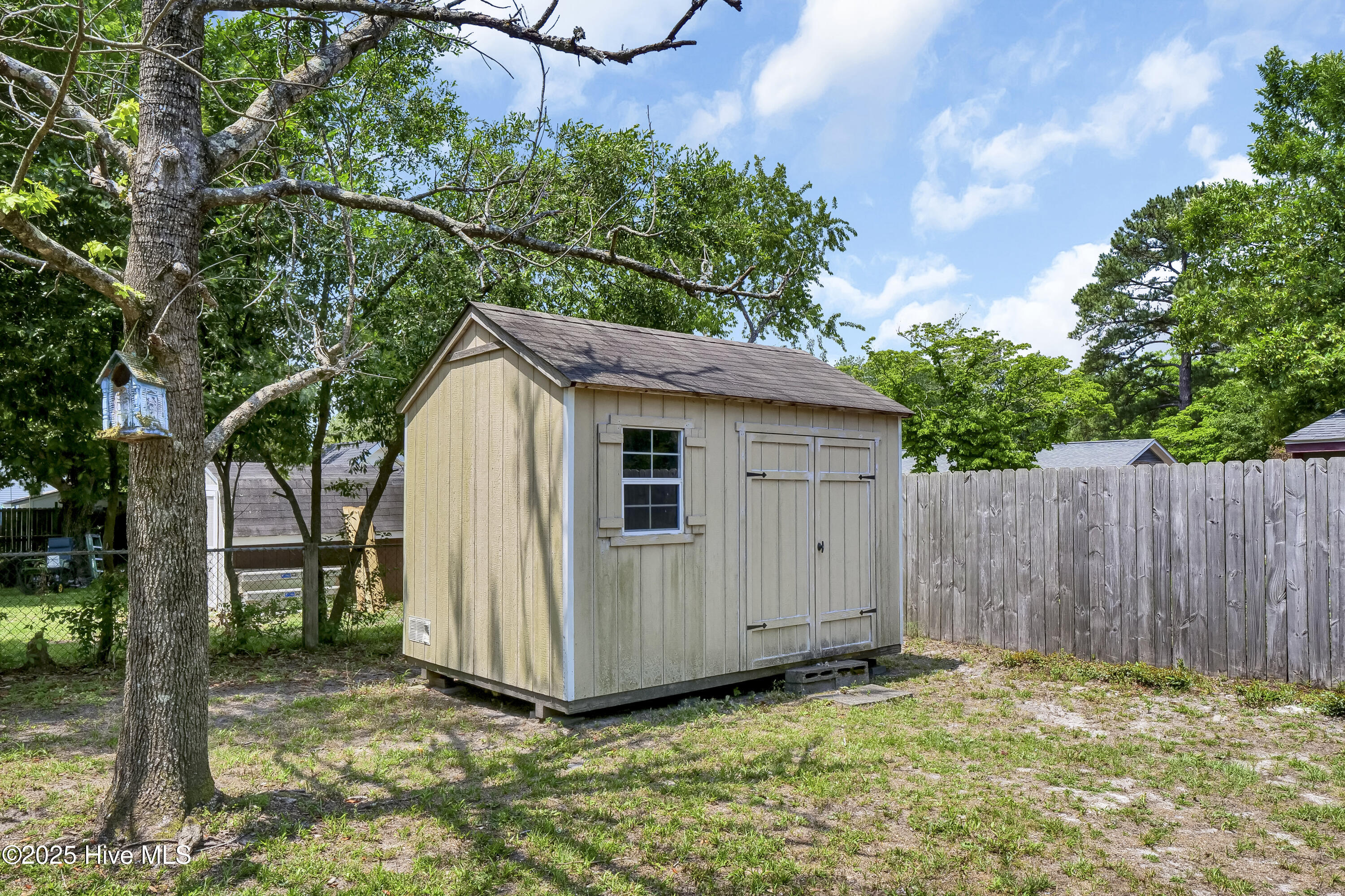 5325 Lord Tennyson Road Property Photo 25