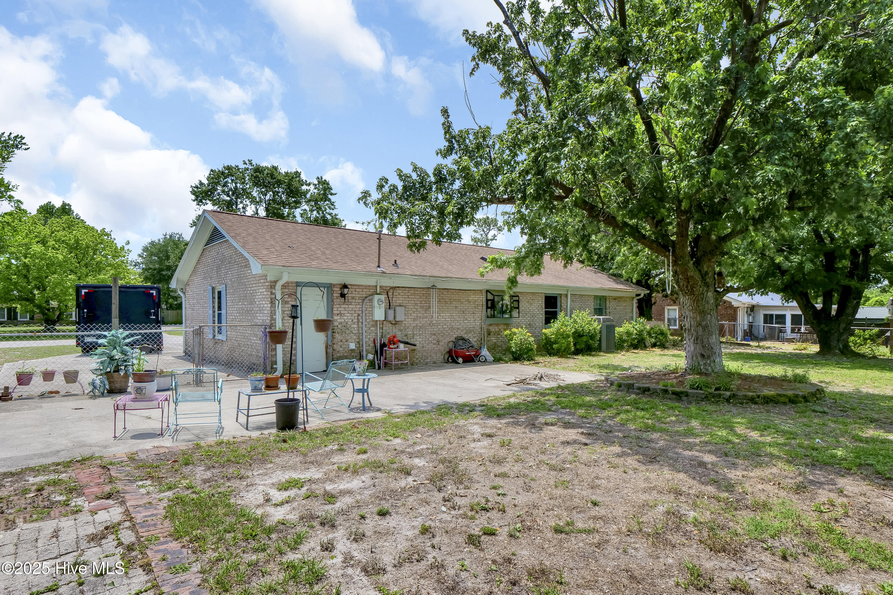 5325 Lord Tennyson Road Property Photo 26