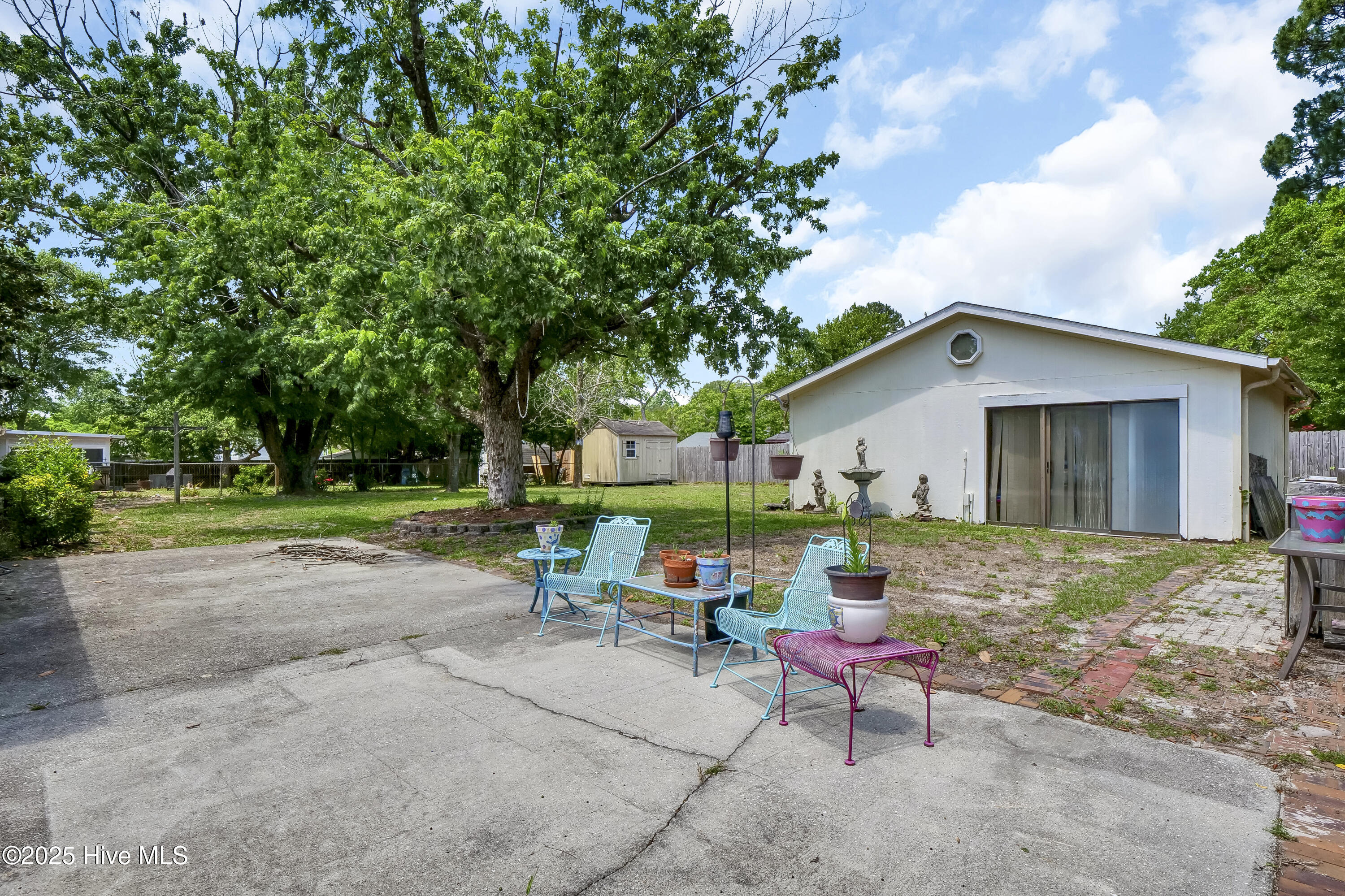 5325 Lord Tennyson Road Property Photo 27