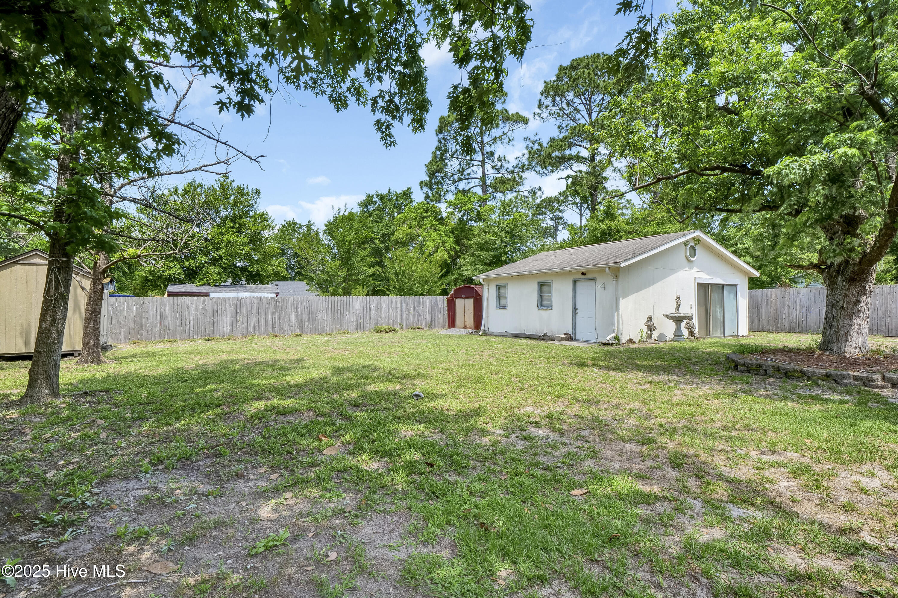 5325 Lord Tennyson Road Property Photo 28