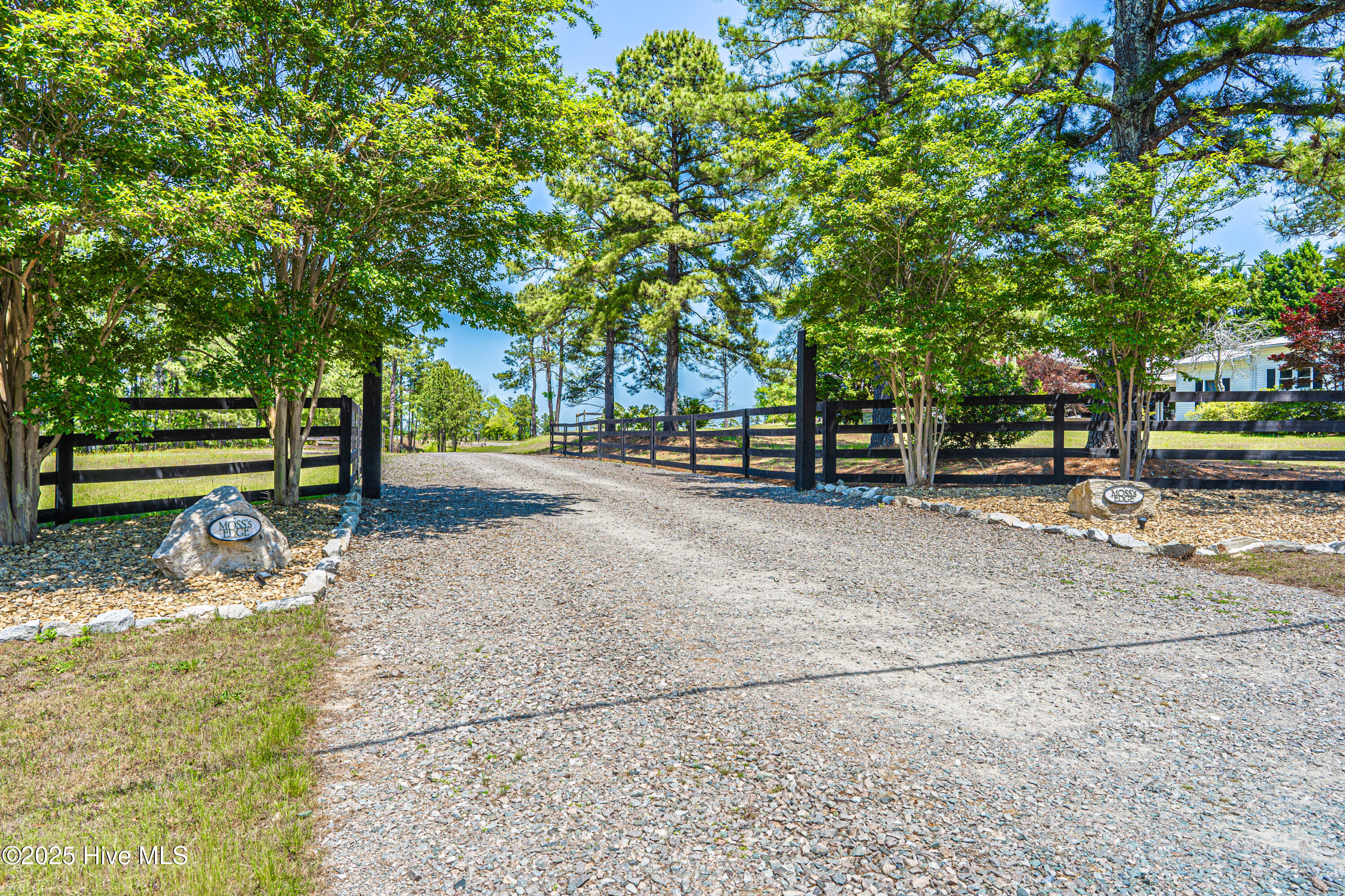 430 Huntland Road Property Photo