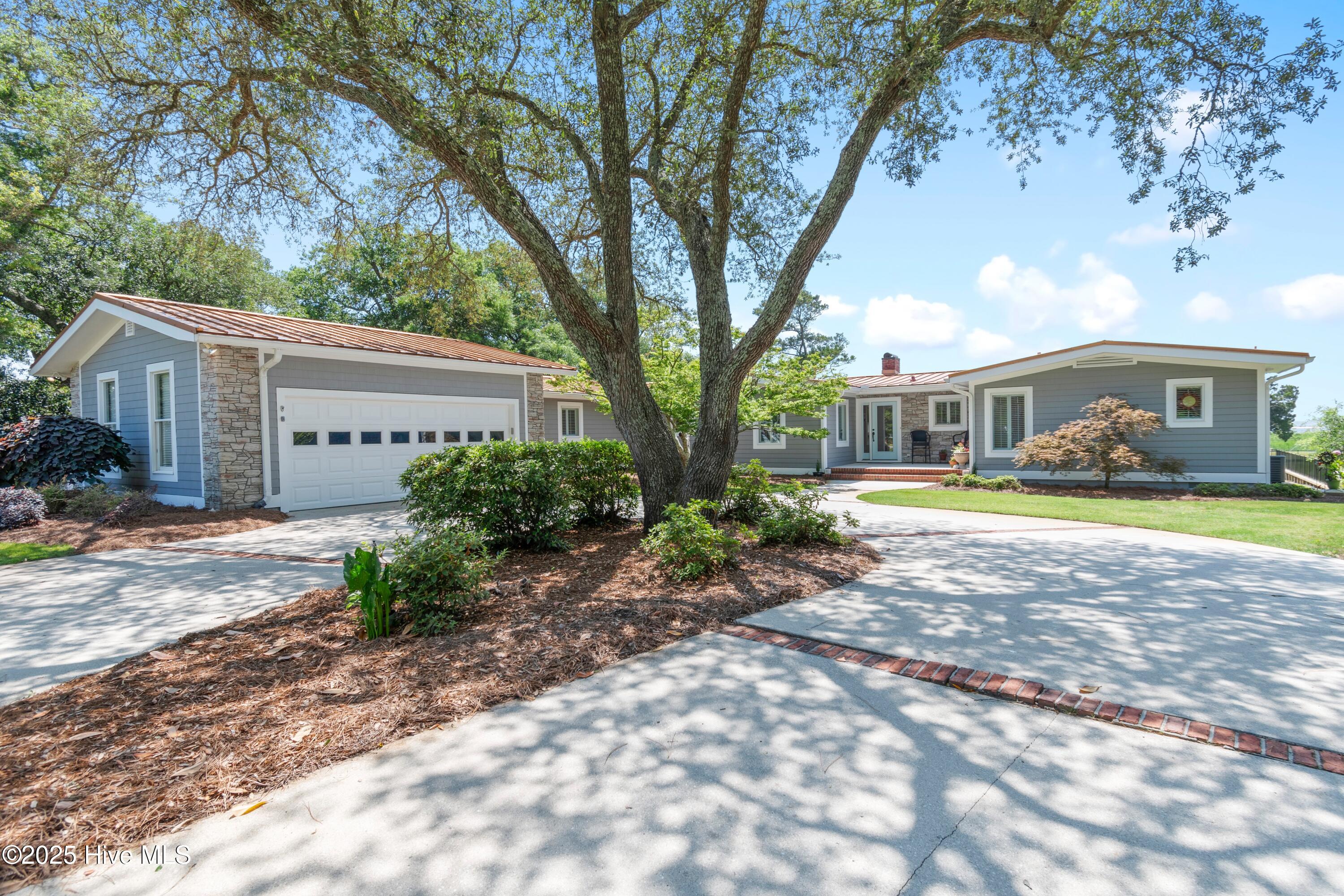 102 River Drive Property Photo